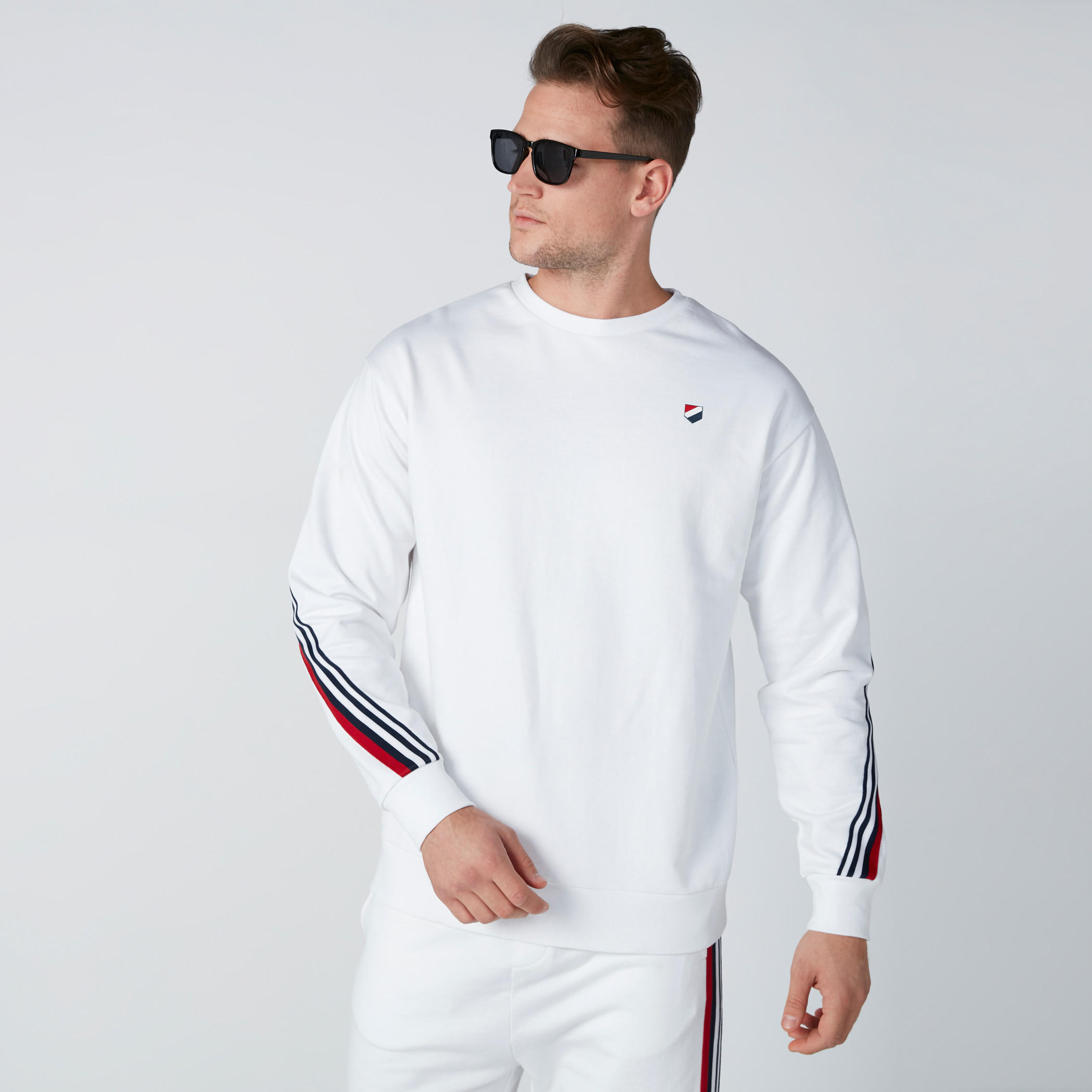 سويت شيرت بياقة مستديرة وأكمام طويلة-men-winterwear-hoodiesandsweatshirts-image-1