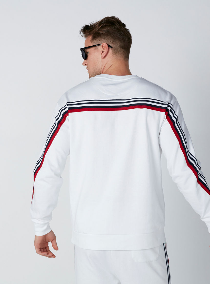 سويت شيرت بياقة مستديرة وأكمام طويلة-men-winterwear-hoodiesandsweatshirts-image-2