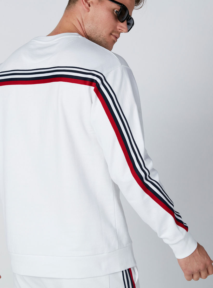سويت شيرت بياقة مستديرة وأكمام طويلة-men-winterwear-hoodiesandsweatshirts-image-4