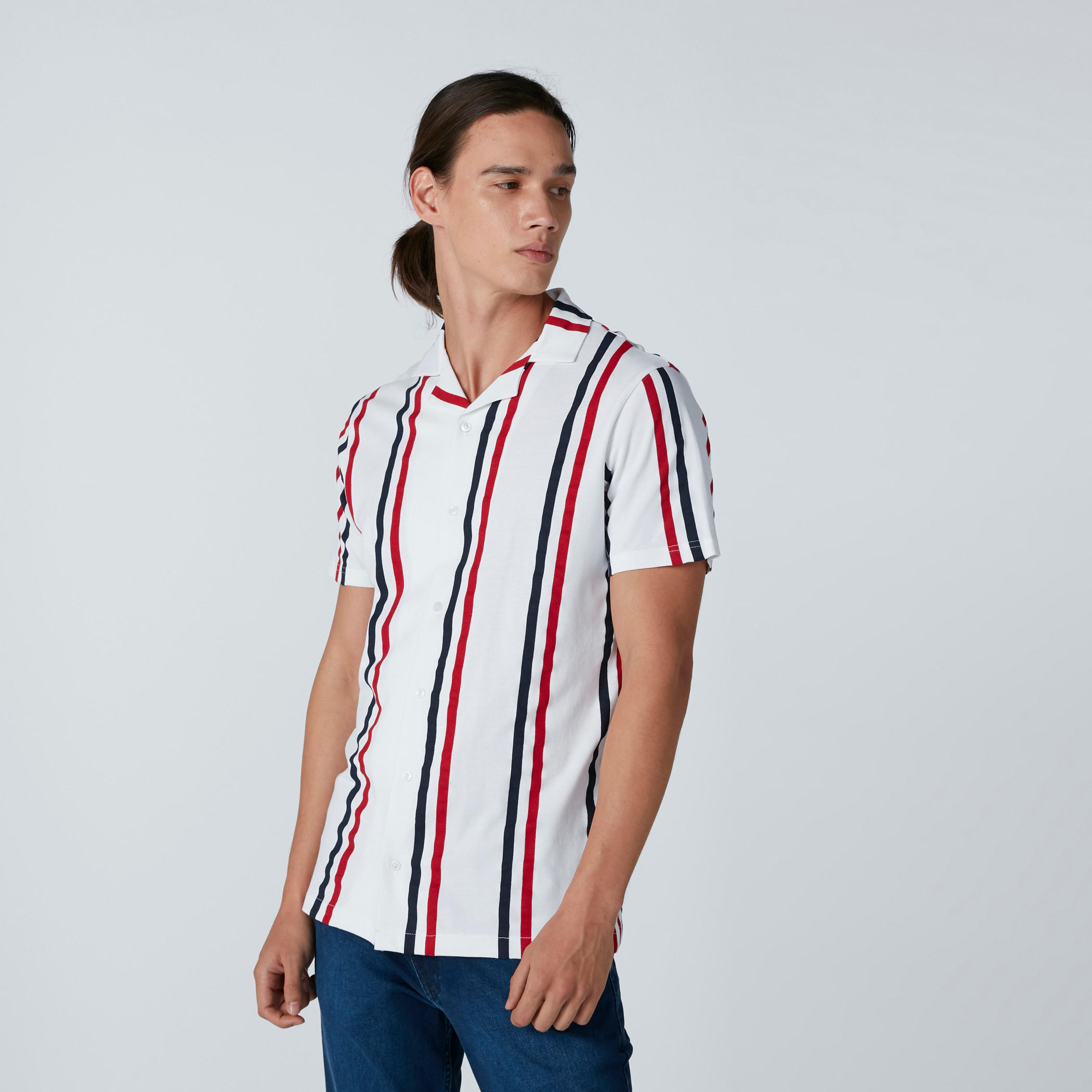 قميص مقلّم بأكمام قصيرة وأزرار-men-clothing-shirts-image-1