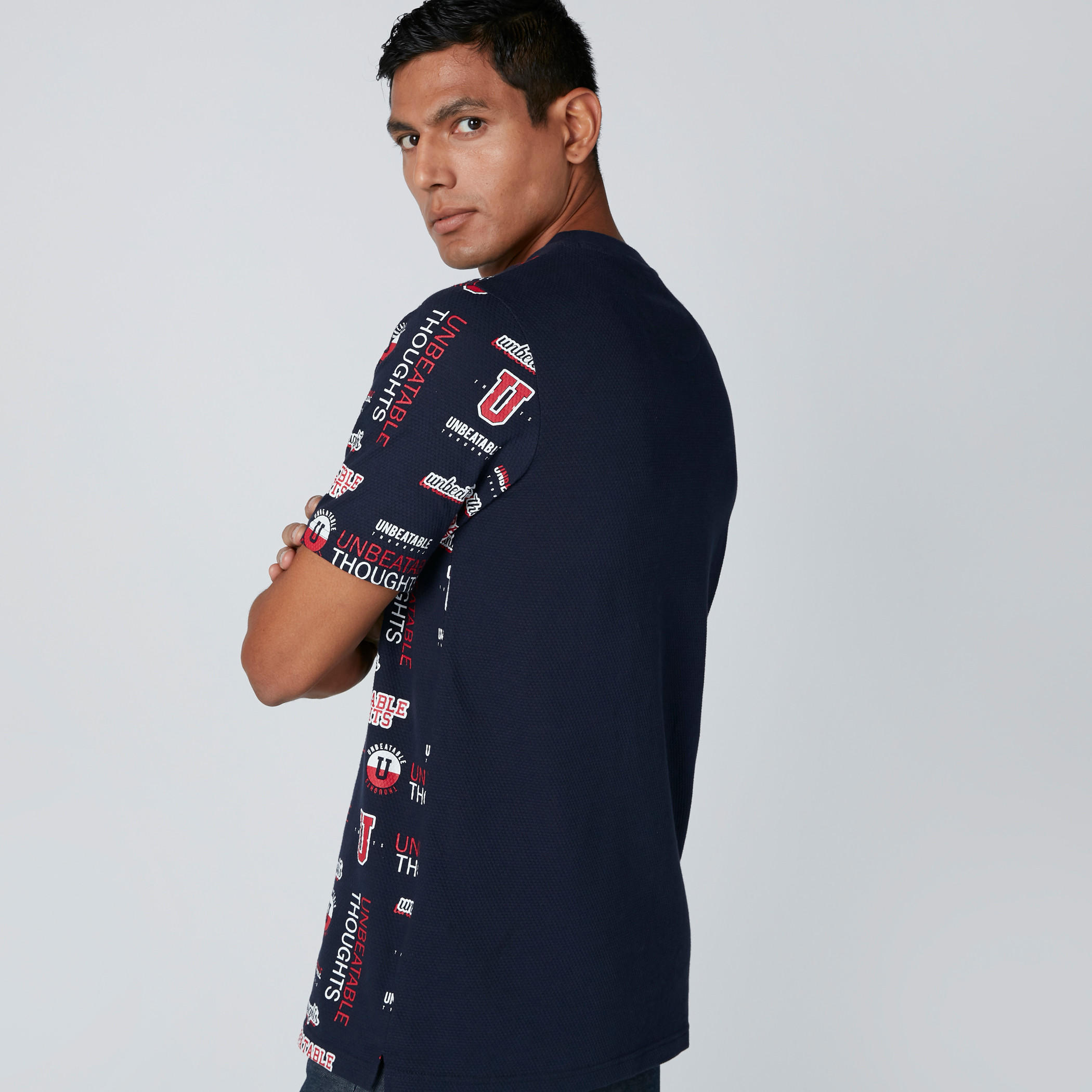 تيشيرت بياقة مستديرة وأكمام قصيرة وطبعات-men-clothing-tshirtsandpolos-tshirts-image-2