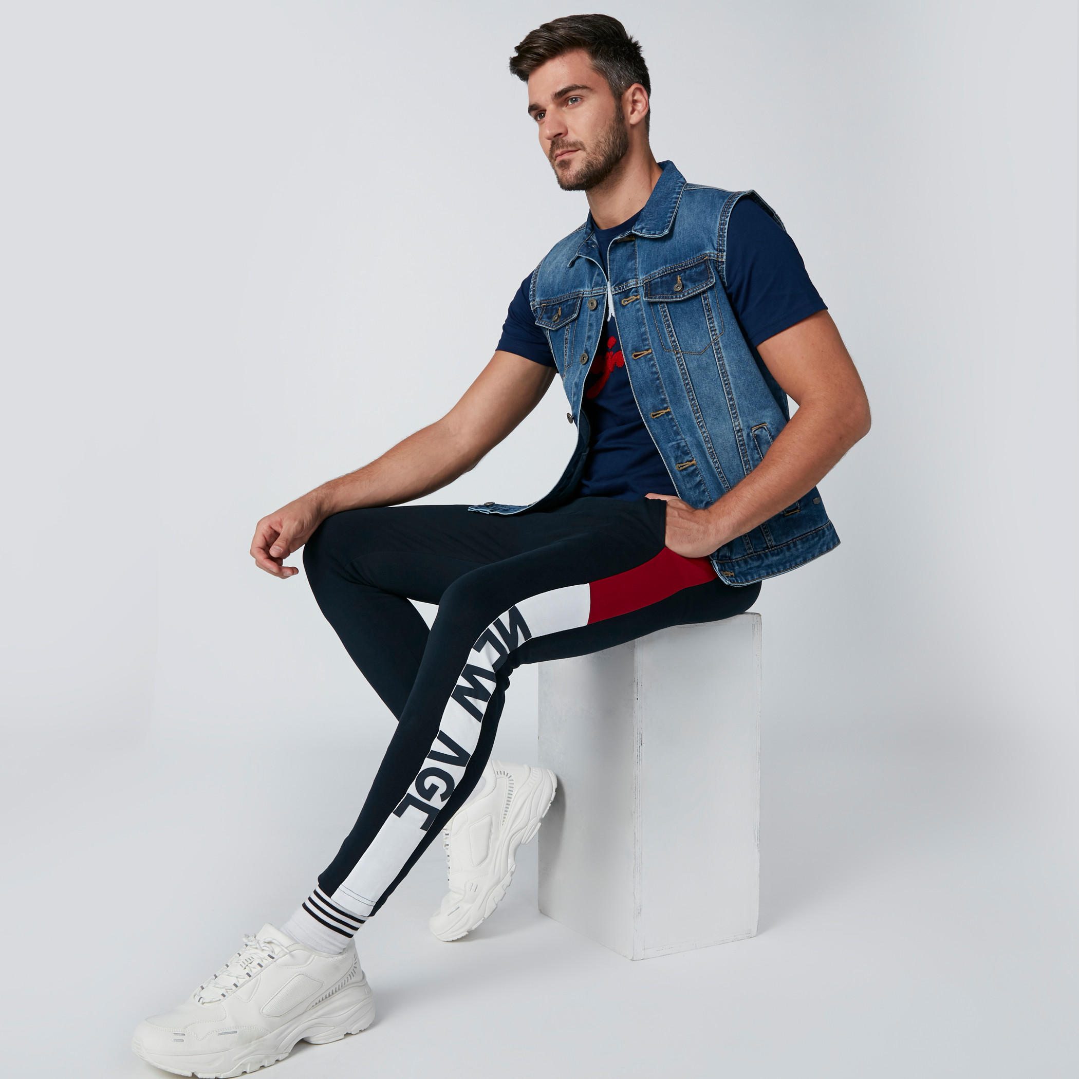 Printed Pants in Slim Fit with Pocket Detail and Drawstring-men-clothing-bottoms-trousersandchinos-trousers-image-1