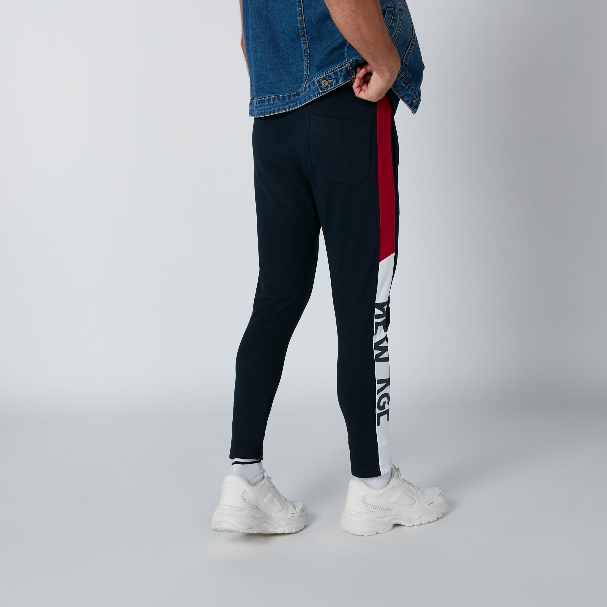 Printed Pants in Slim Fit with Pocket Detail and Drawstring-men-clothing-bottoms-trousersandchinos-trousers-image-2