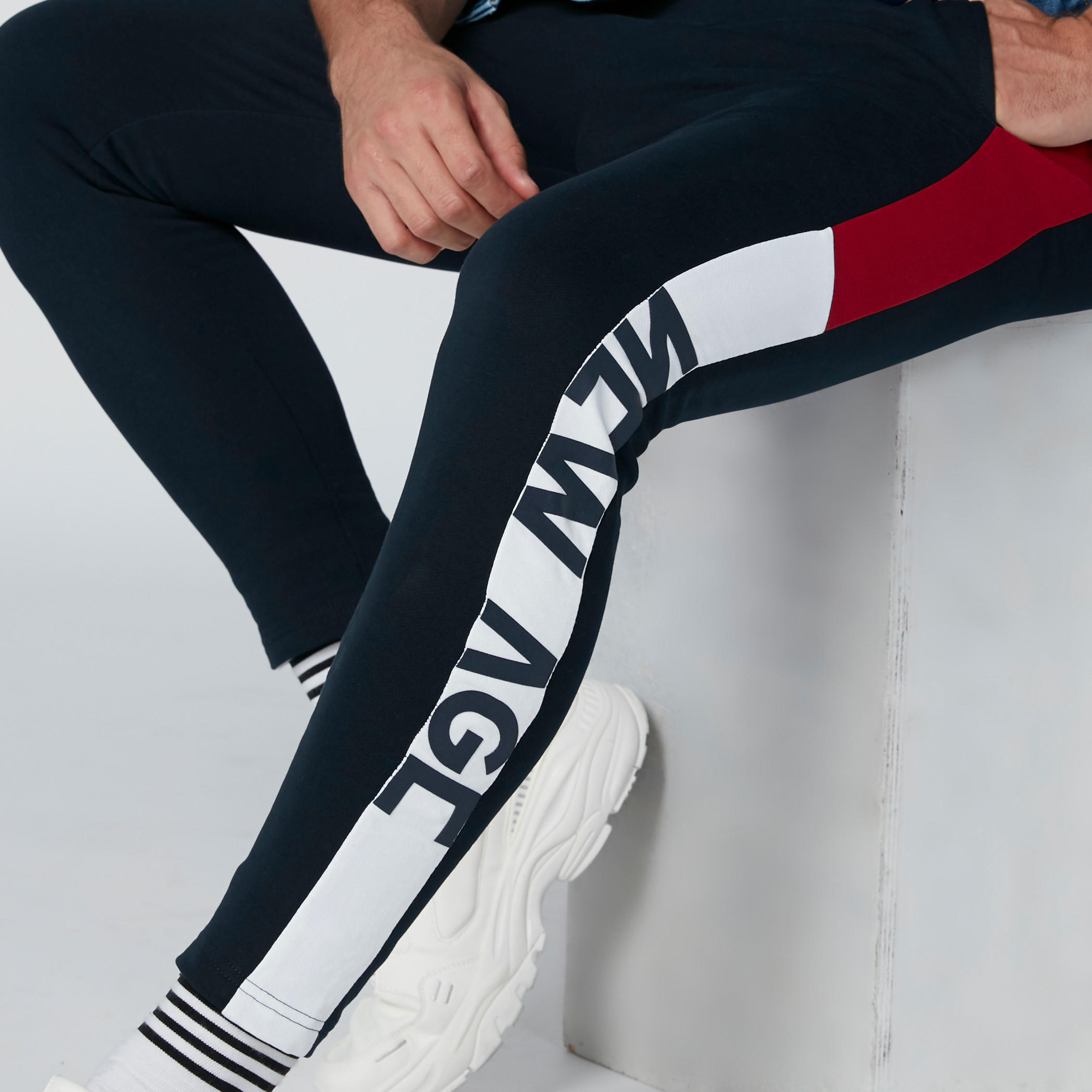 Printed Pants in Slim Fit with Pocket Detail and Drawstring-men-clothing-bottoms-trousersandchinos-trousers-image-3