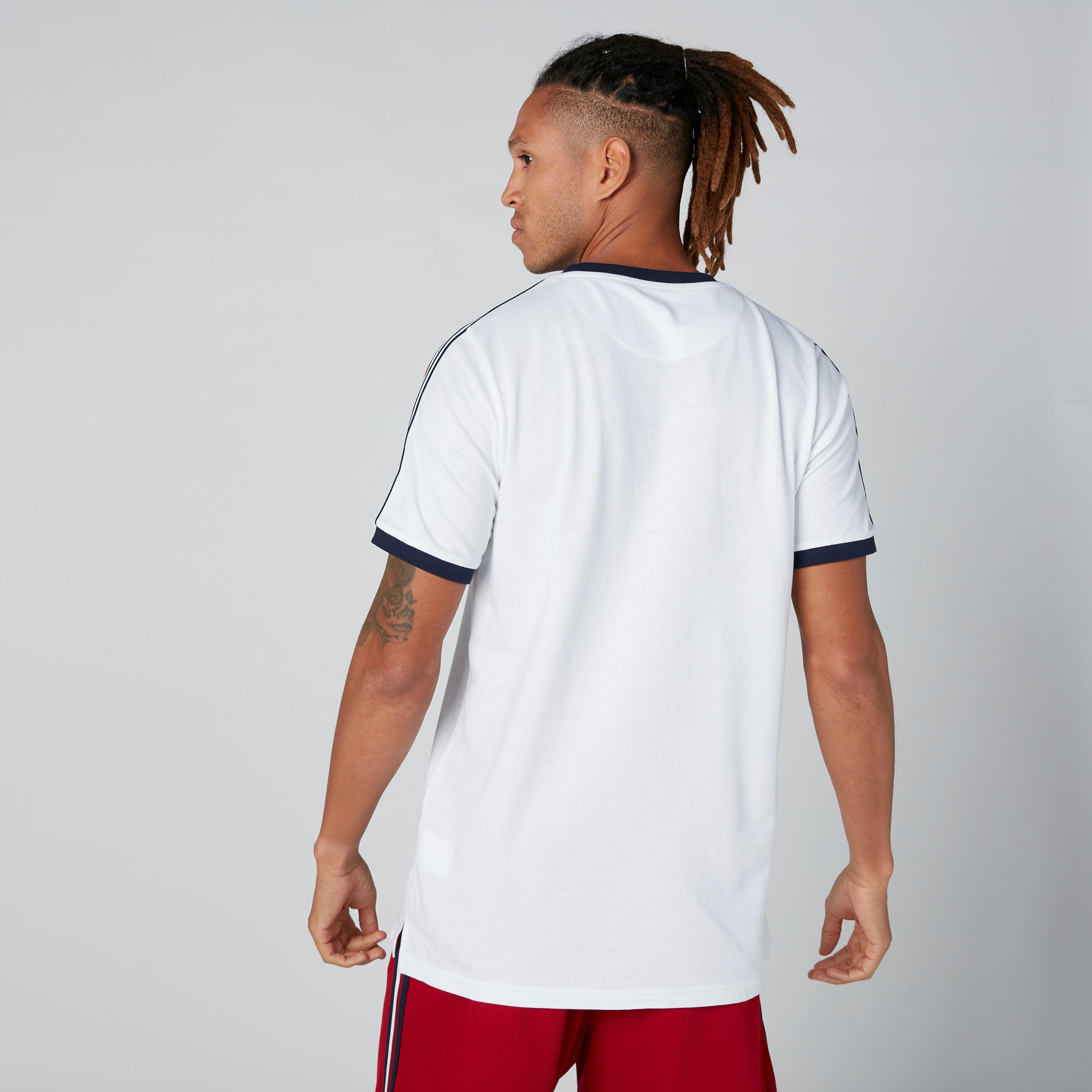 تيشيرت فضفاض بقصّة واسعة وشريطة وطبعات-men-clothing-tshirtsandpolos-tshirts-image-2