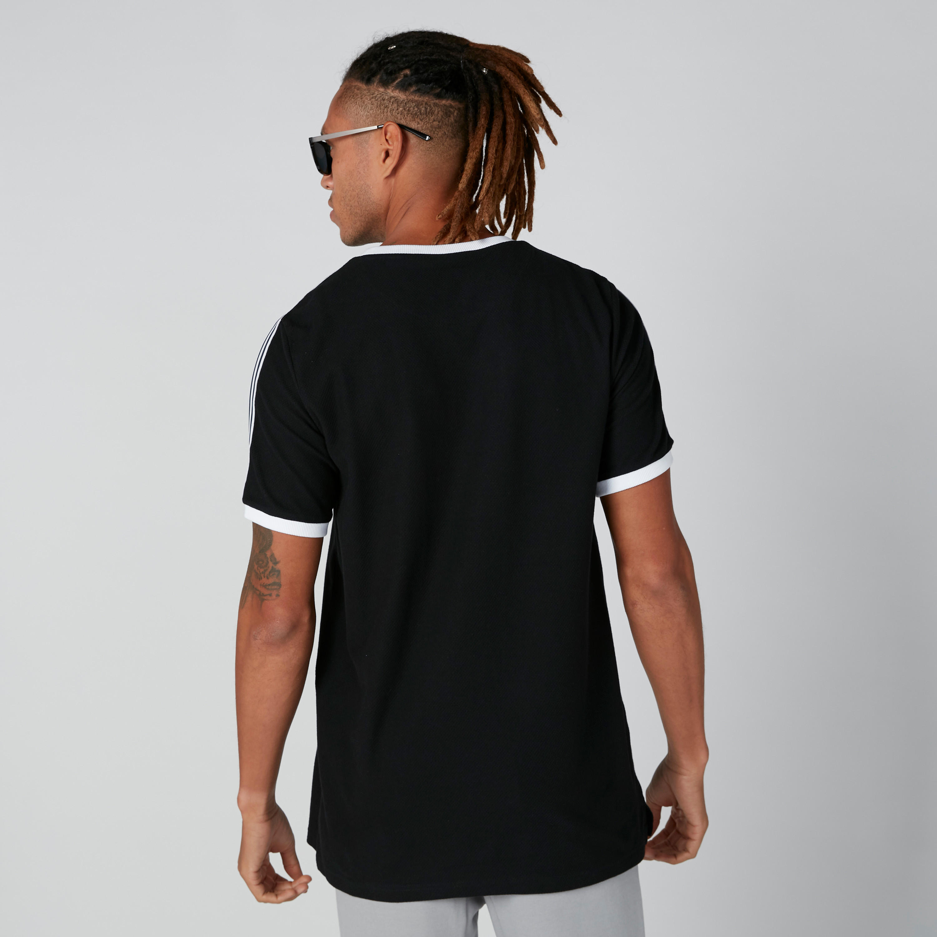 تيشيرت بياقة مستديرة وشريطة-men-clothing-tshirtsandpolos-tshirts-image-2