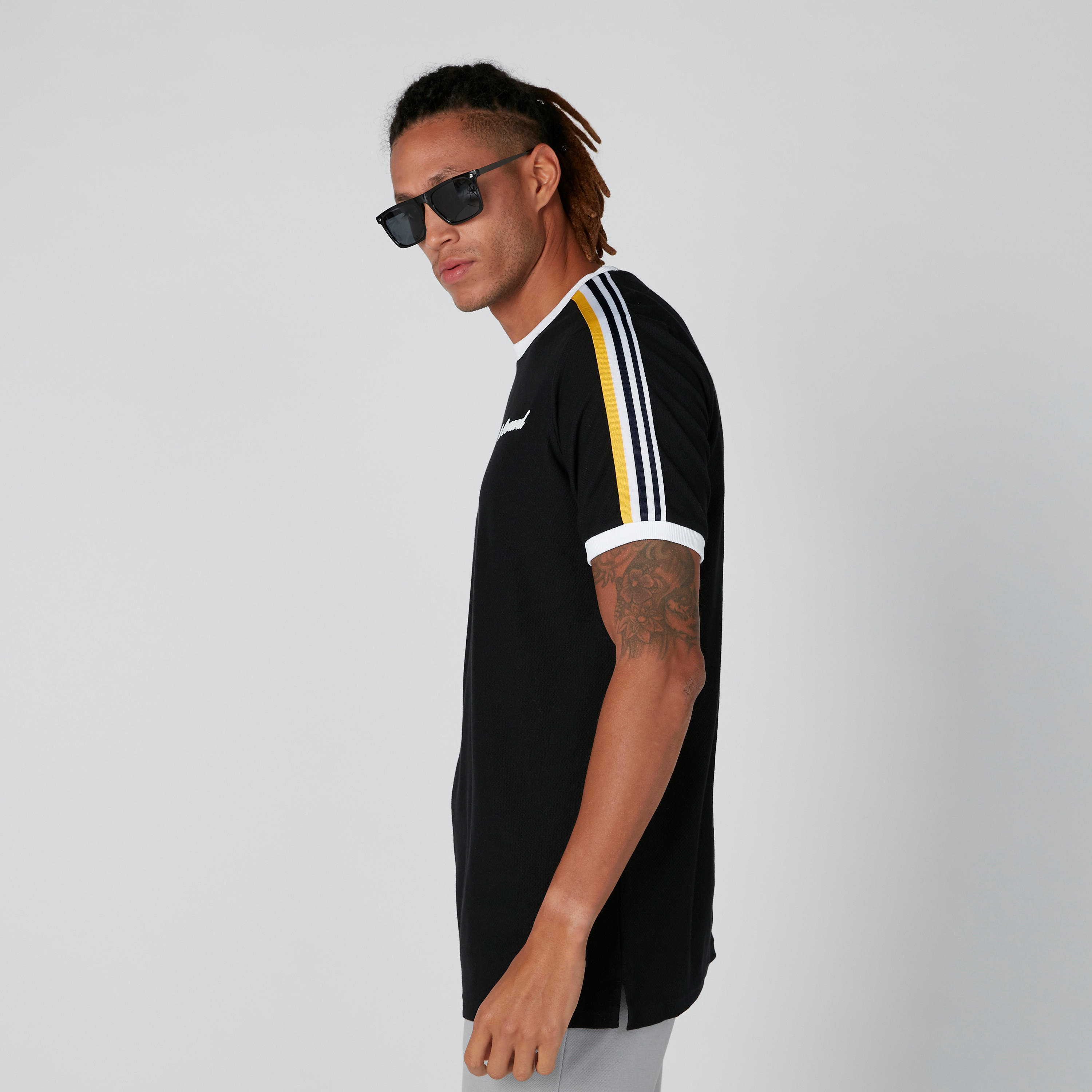 تيشيرت بياقة مستديرة وشريطة-men-clothing-tshirtsandpolos-tshirts-image-5