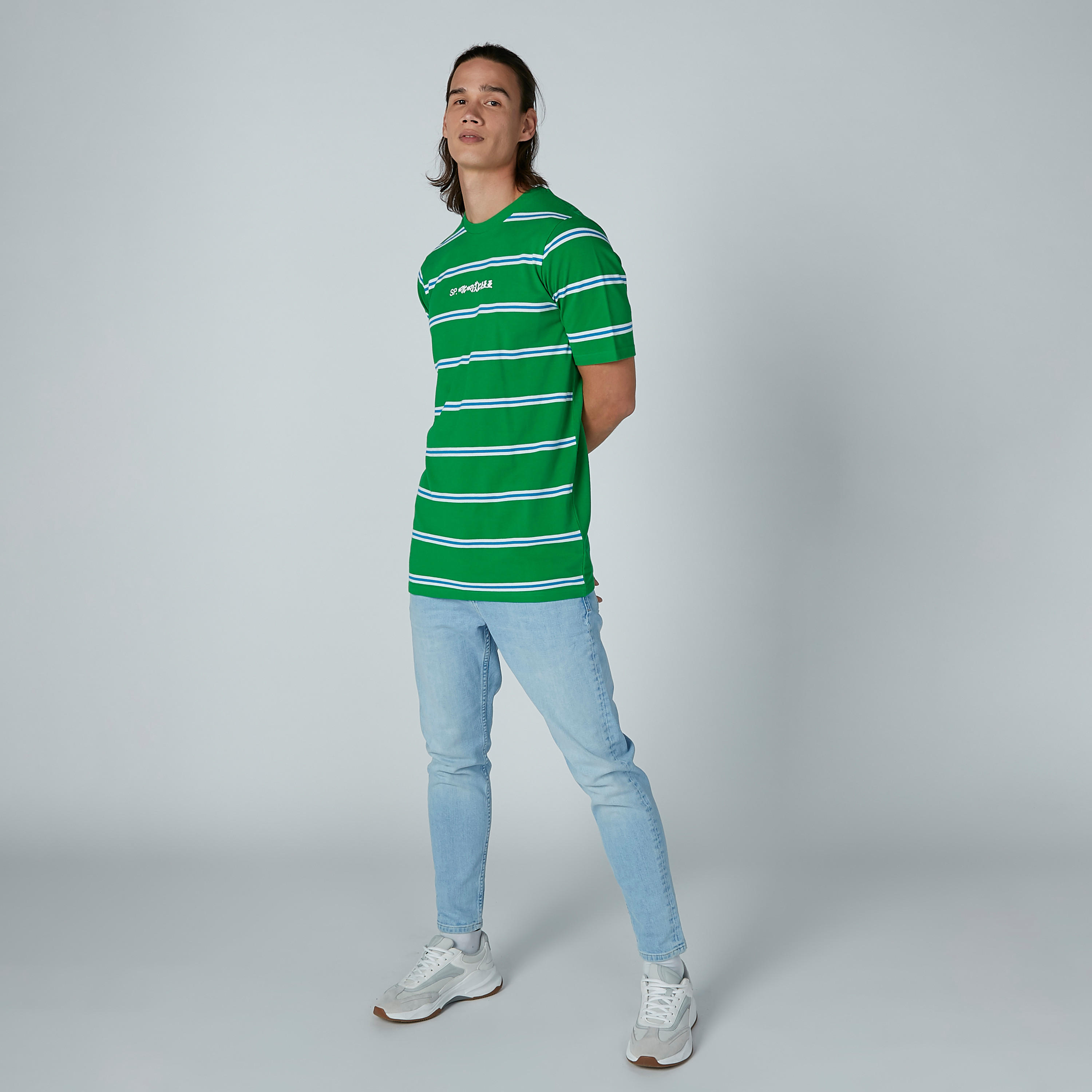 تيشيرت مقلّم بقصّة واسعة وياقة مستديرة وأكمام قصيرة-men-clothing-tshirtsandpolos-tshirts-image-2