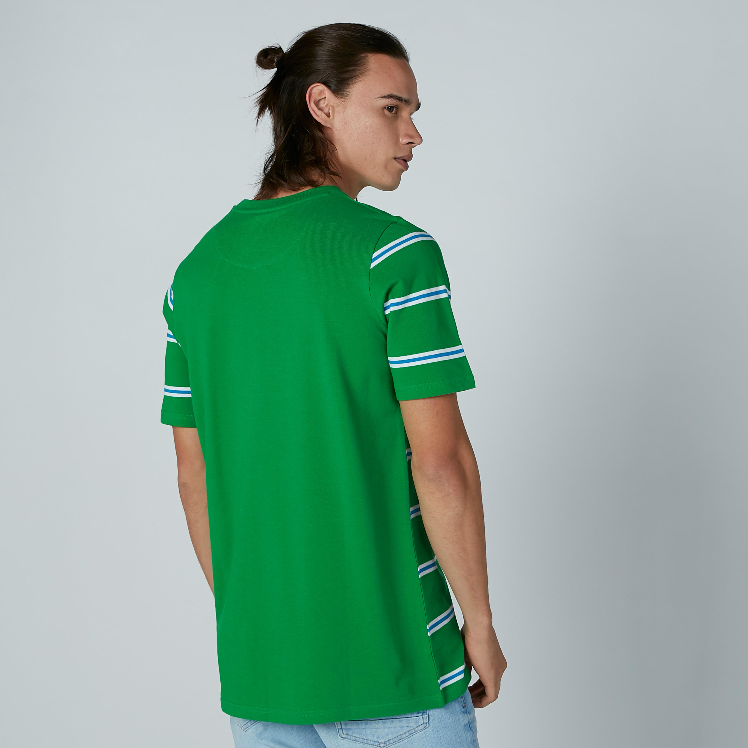 تيشيرت مقلّم بقصّة واسعة وياقة مستديرة وأكمام قصيرة-men-clothing-tshirtsandpolos-tshirts-image-3