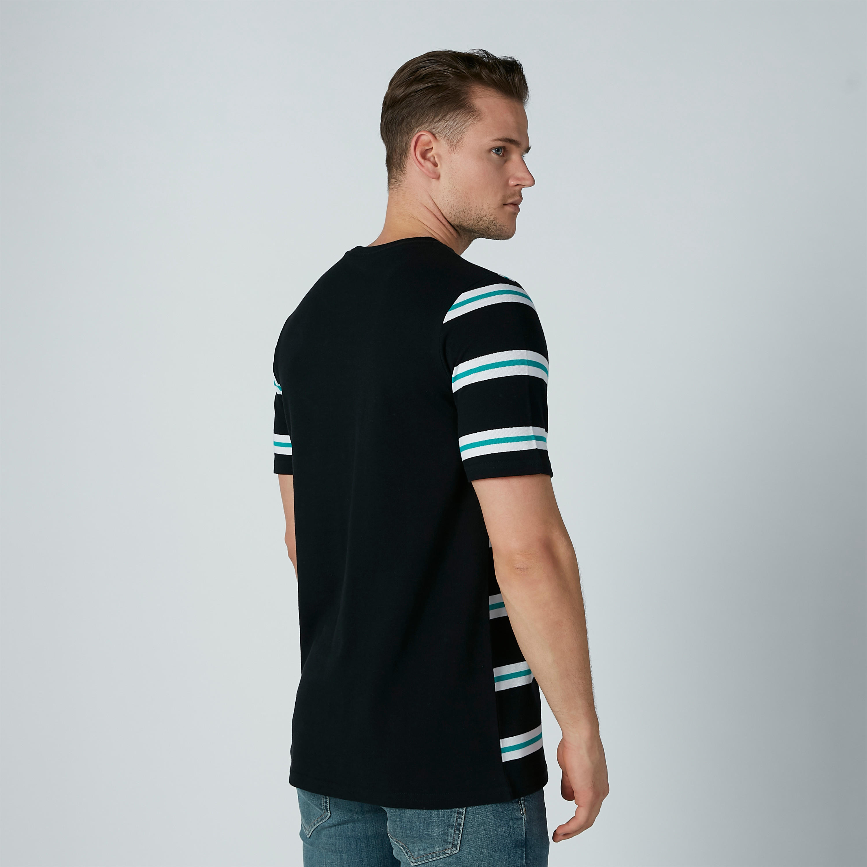 تيشيرت مقلّم بقصّة واسعة وياقة مستديرة وأكمام قصيرة-men-clothing-tshirtsandpolos-tshirts-image-3