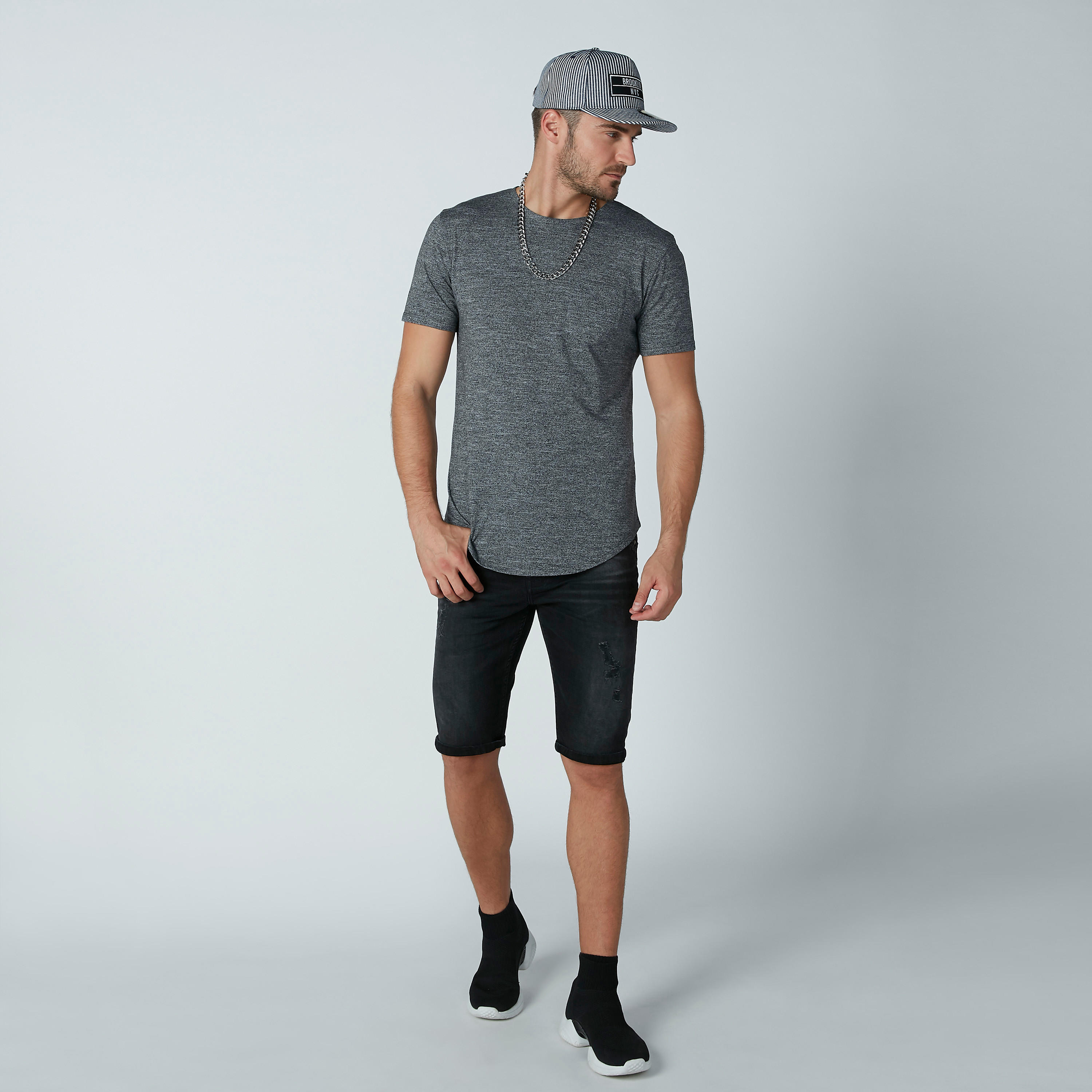 تيشيرت بقصّة واسعة وأكمام قصيرة وحوّاف منحنية-men-clothing-tshirtsandpolos-tshirts-image-2