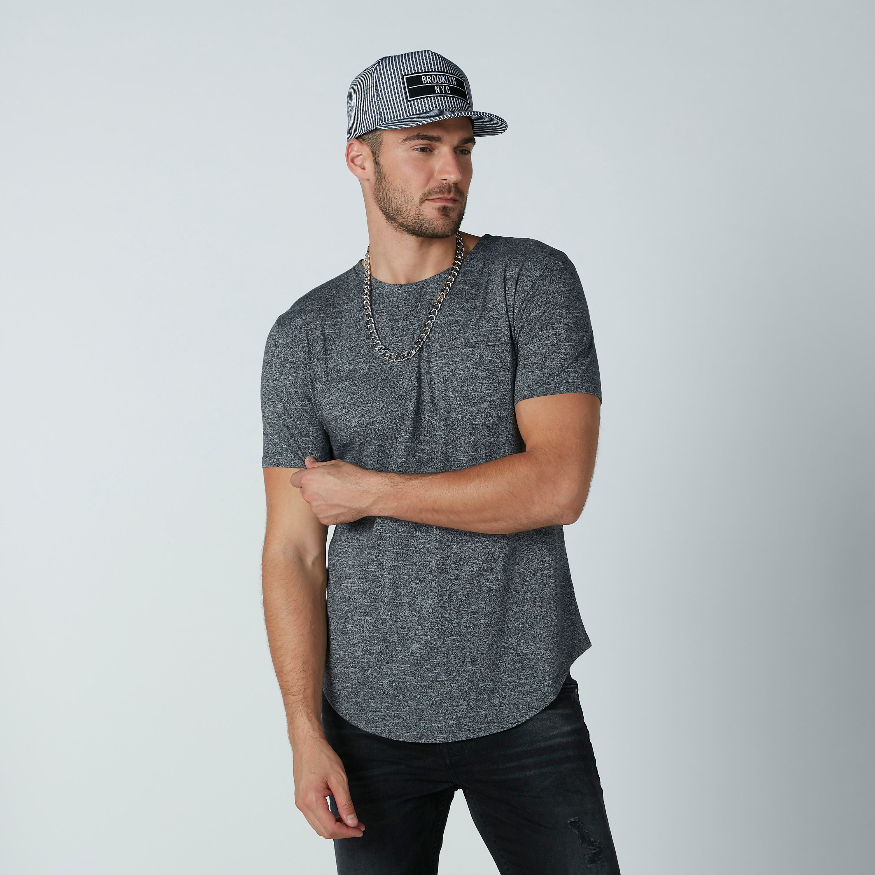 تيشيرت بقصّة واسعة وأكمام قصيرة وحوّاف منحنية-men-clothing-tshirtsandpolos-tshirts-image-1