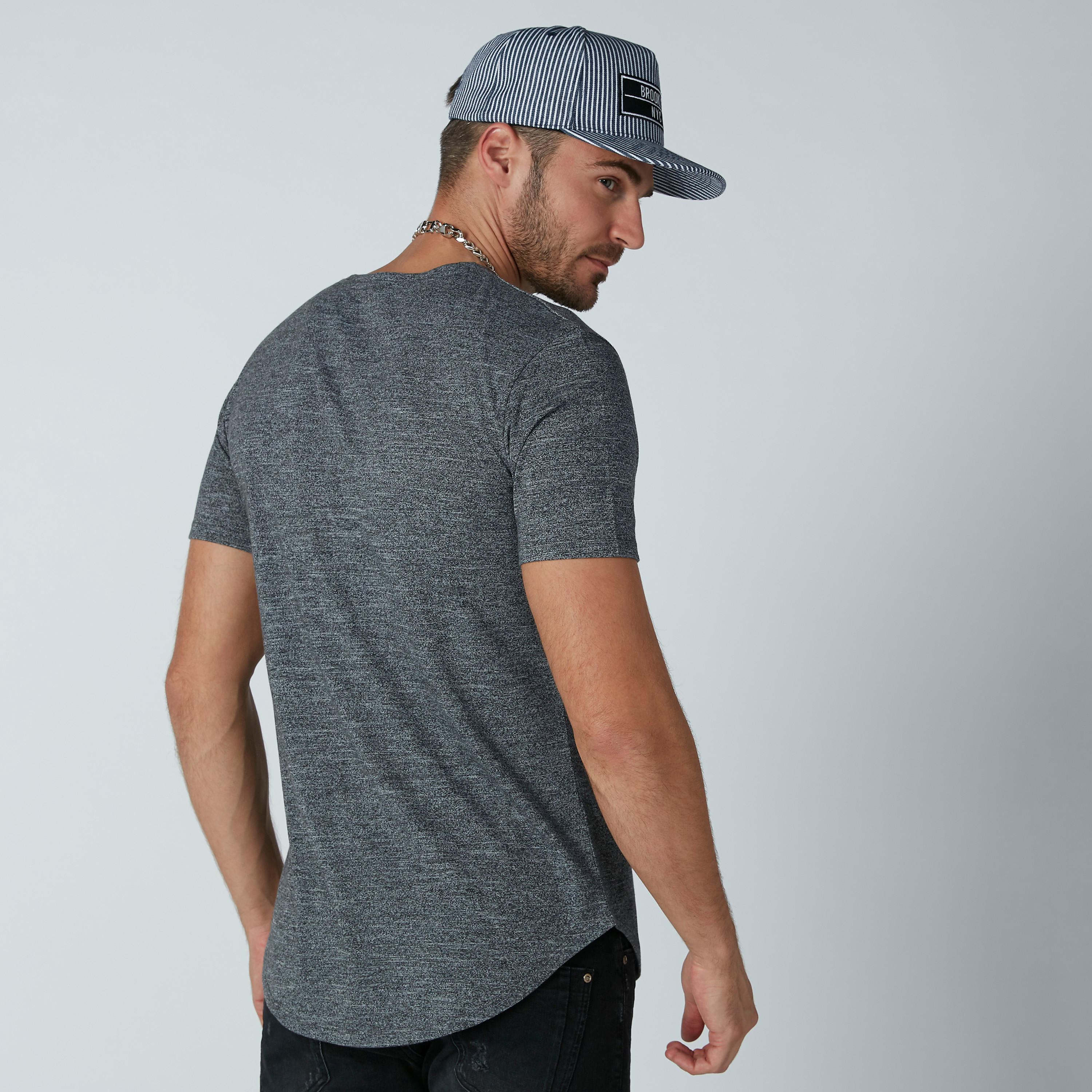 تيشيرت بقصّة واسعة وأكمام قصيرة وحوّاف منحنية-men-clothing-tshirtsandpolos-tshirts-image-3