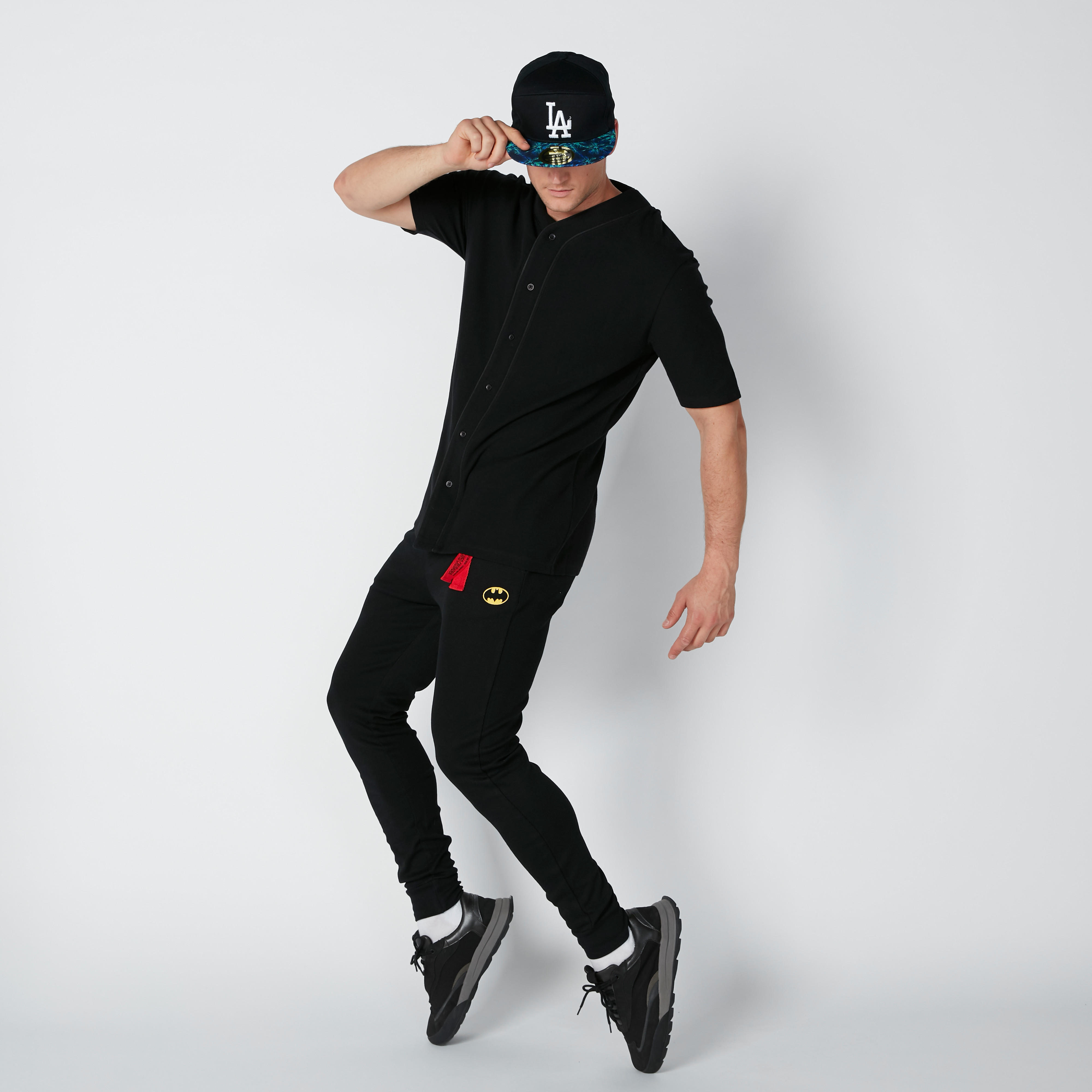 قميص بياقة V وأكمام قصيرة-men-clothing-shirts-image-1