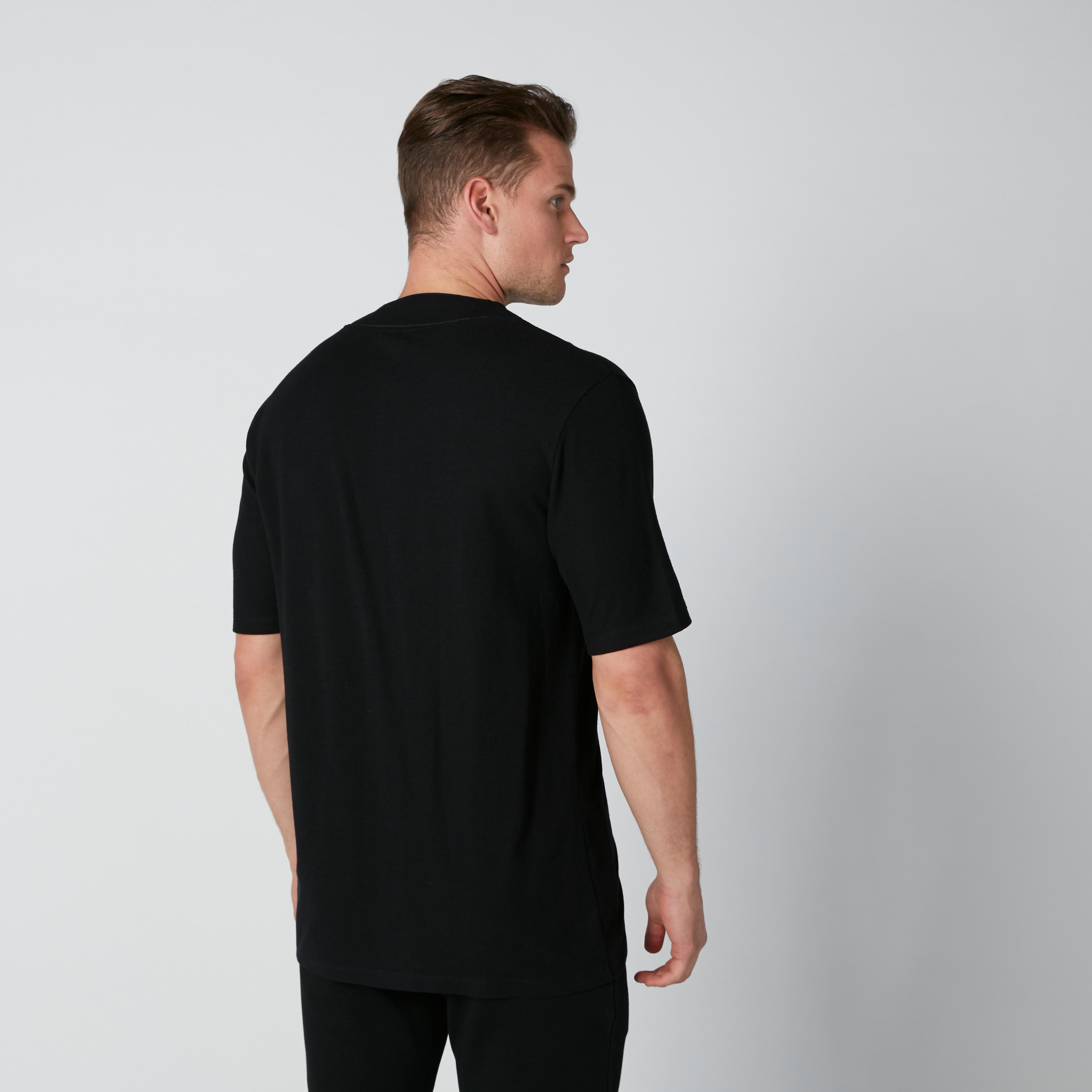 قميص بياقة V وأكمام قصيرة-men-clothing-shirts-image-3