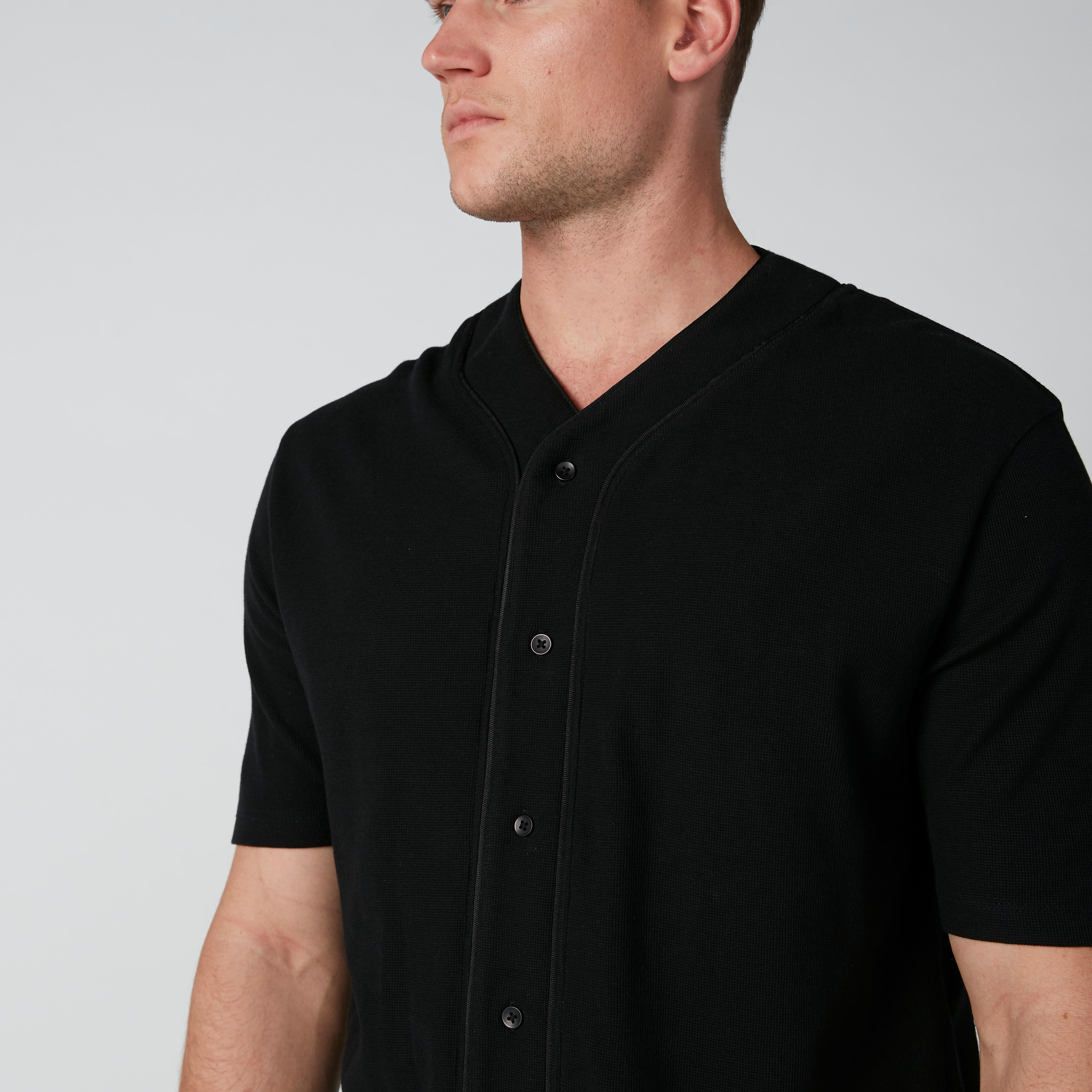قميص بياقة V وأكمام قصيرة-men-clothing-shirts-image-5