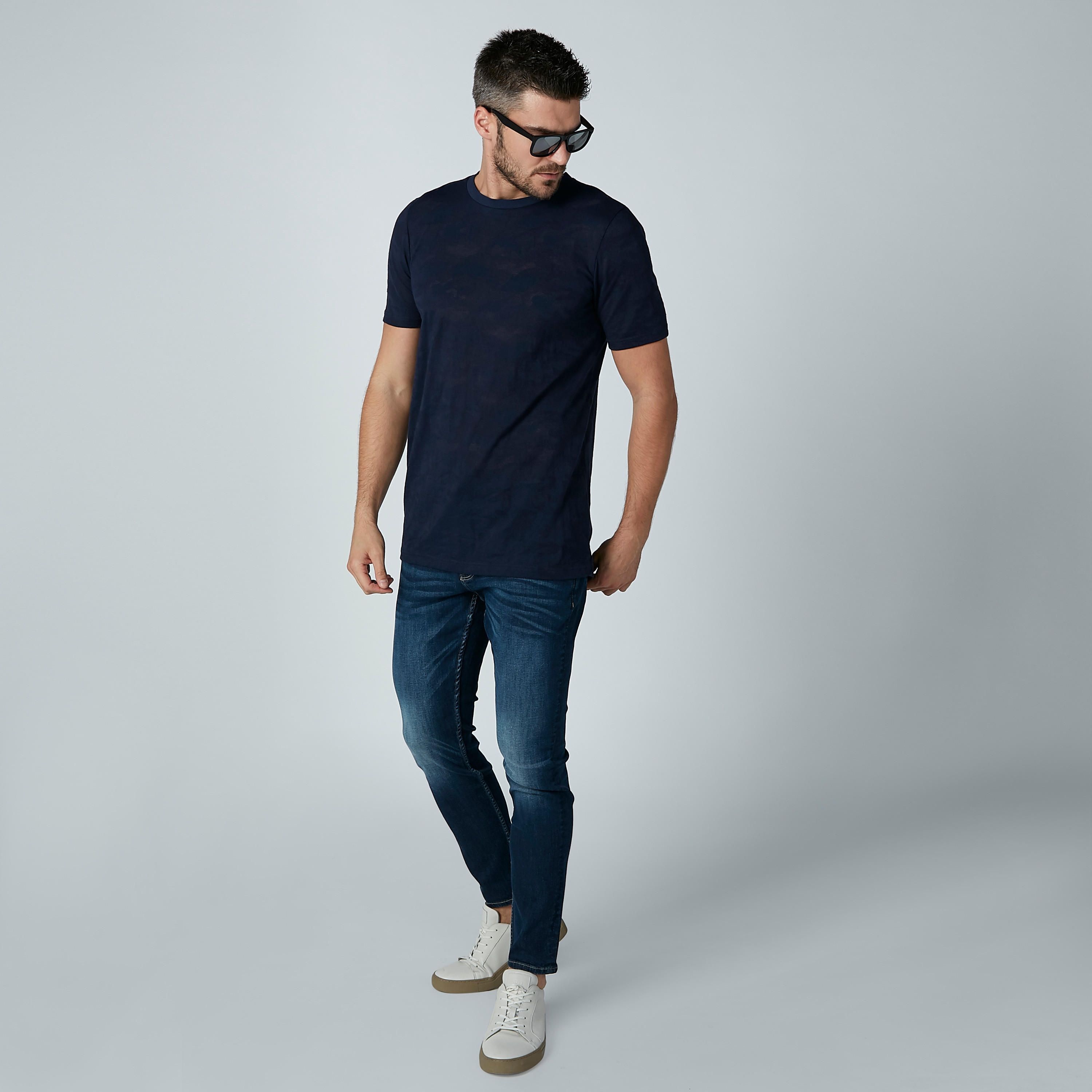 تيشيرت سادة بياقة مستديرة وأكمام قصيرة-men-clothing-tshirtsandpolos-tshirts-image-4