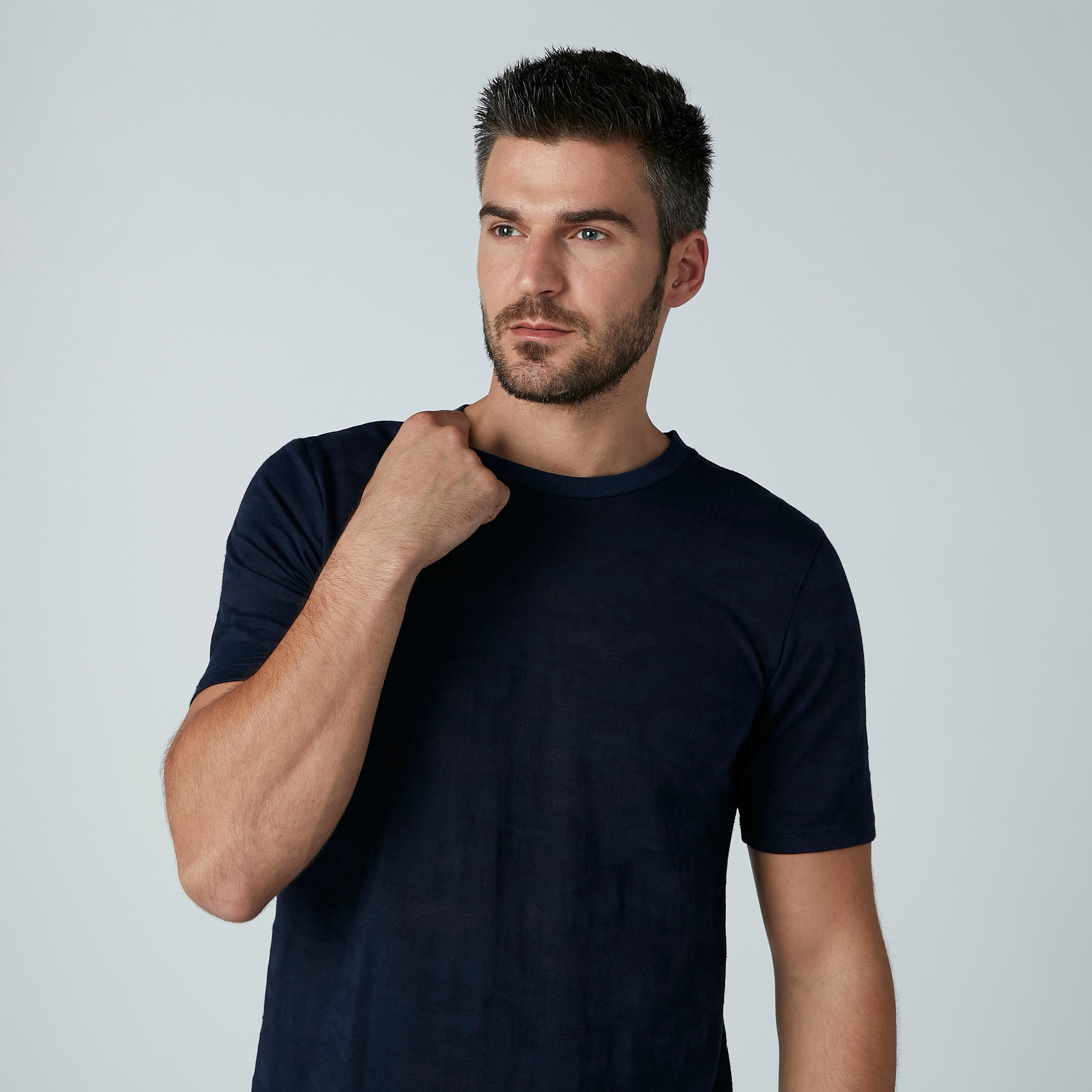 تيشيرت سادة بياقة مستديرة وأكمام قصيرة-men-clothing-tshirtsandpolos-tshirts-image-2