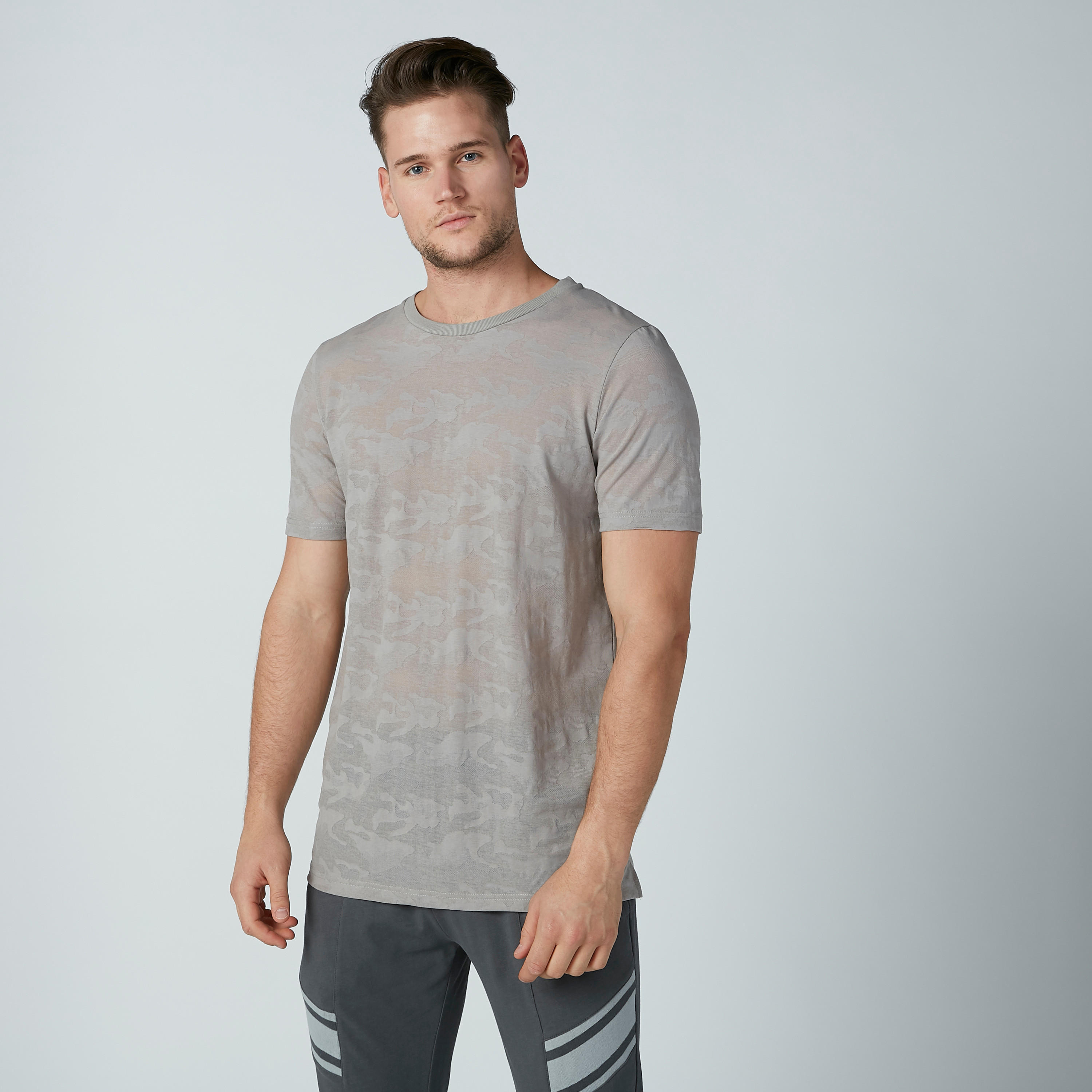 تيشيرت بياقة مستديرة وأكمام قصيرة وطبعات-men-clothing-tshirtsandpolos-tshirts-image-3