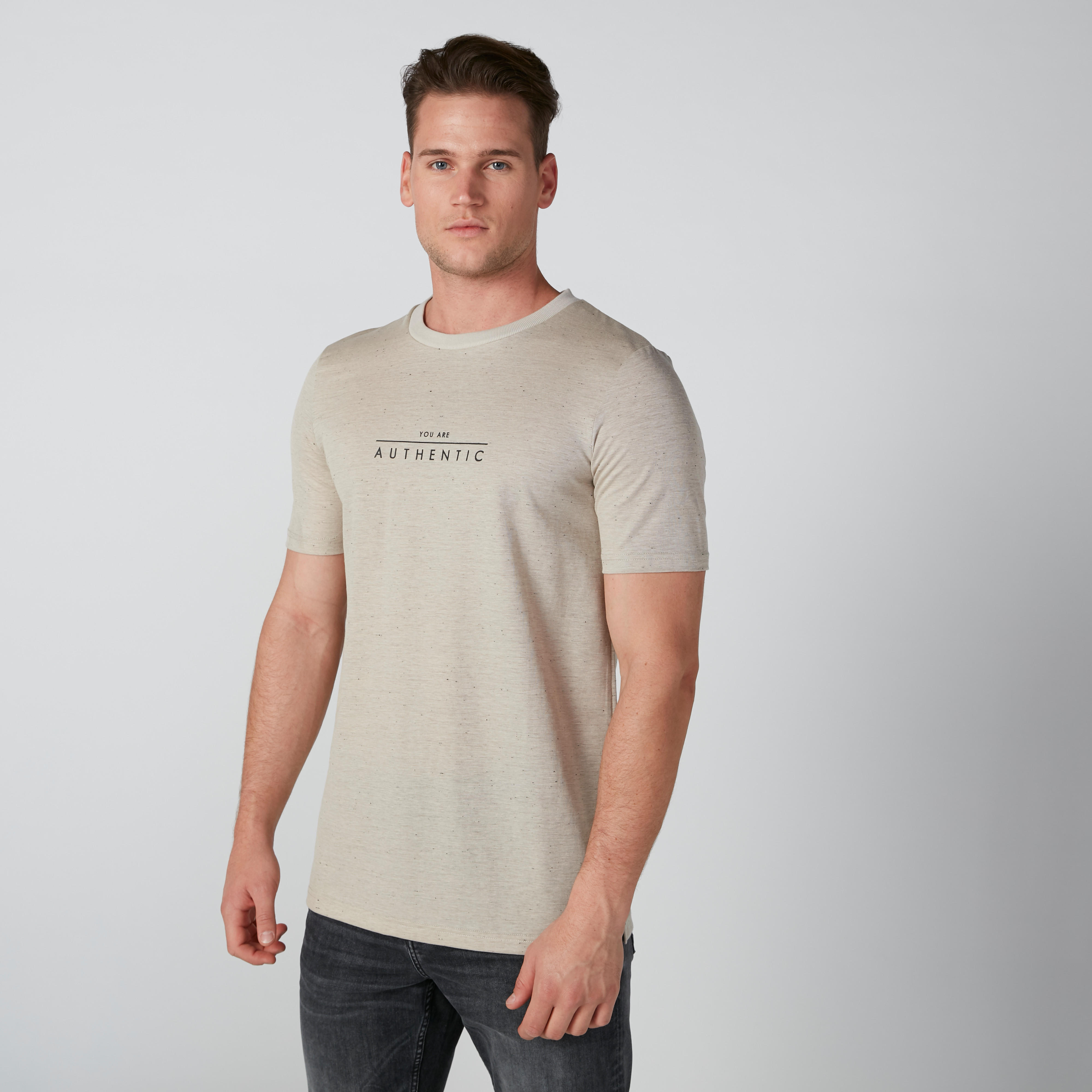 تيشيرت بياقة مستديرة وأكمام قصيرة وطبعات-men-clothing-tshirtsandpolos-tshirts-image-1