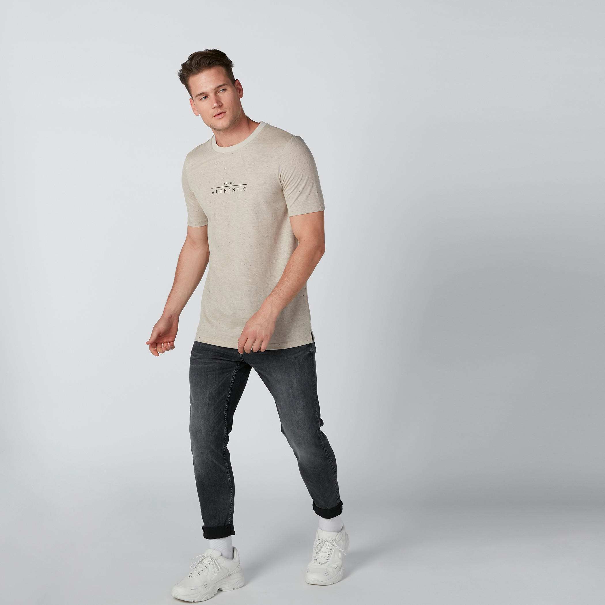 تيشيرت بياقة مستديرة وأكمام قصيرة وطبعات-men-clothing-tshirtsandpolos-tshirts-image-2
