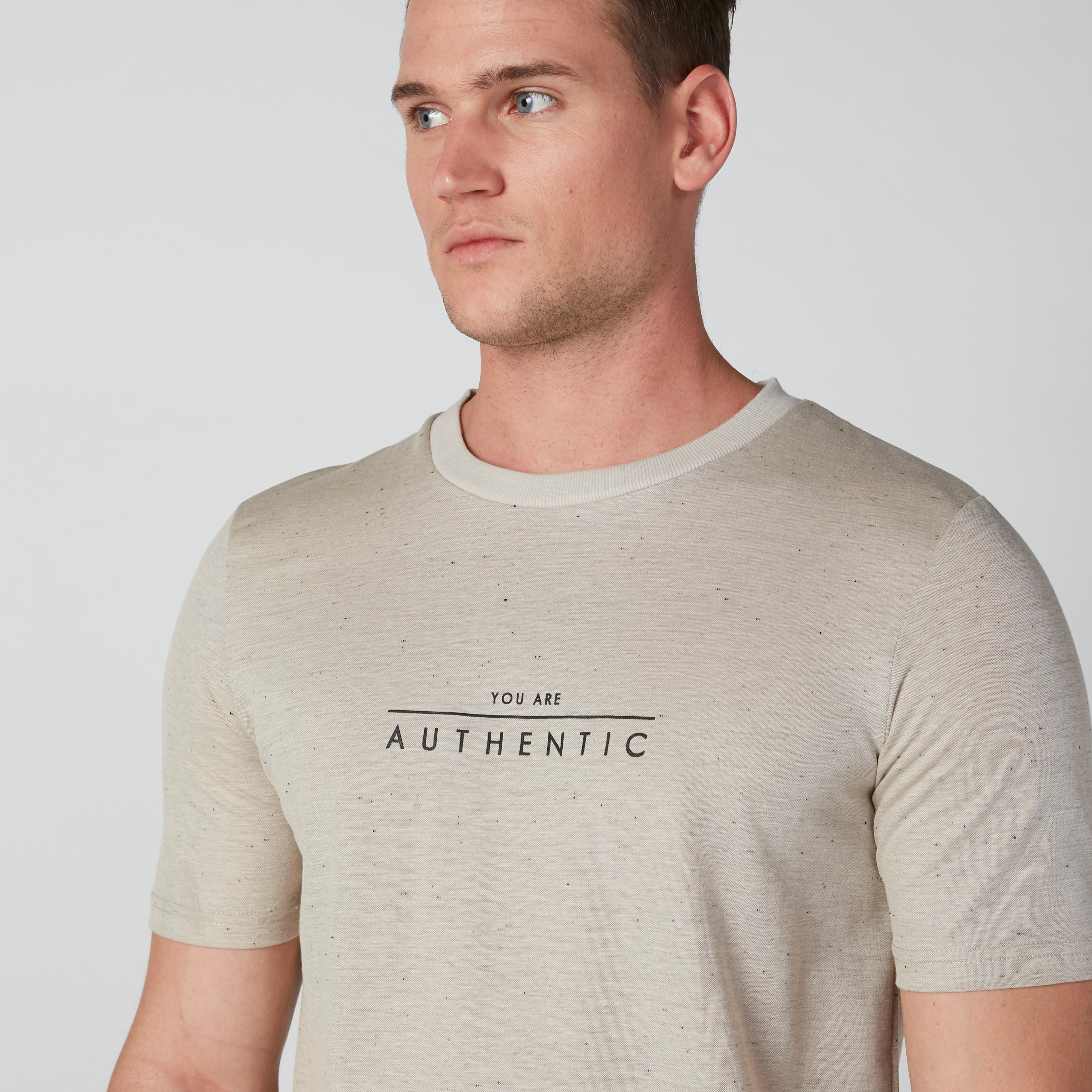 تيشيرت بياقة مستديرة وأكمام قصيرة وطبعات-men-clothing-tshirtsandpolos-tshirts-image-4
