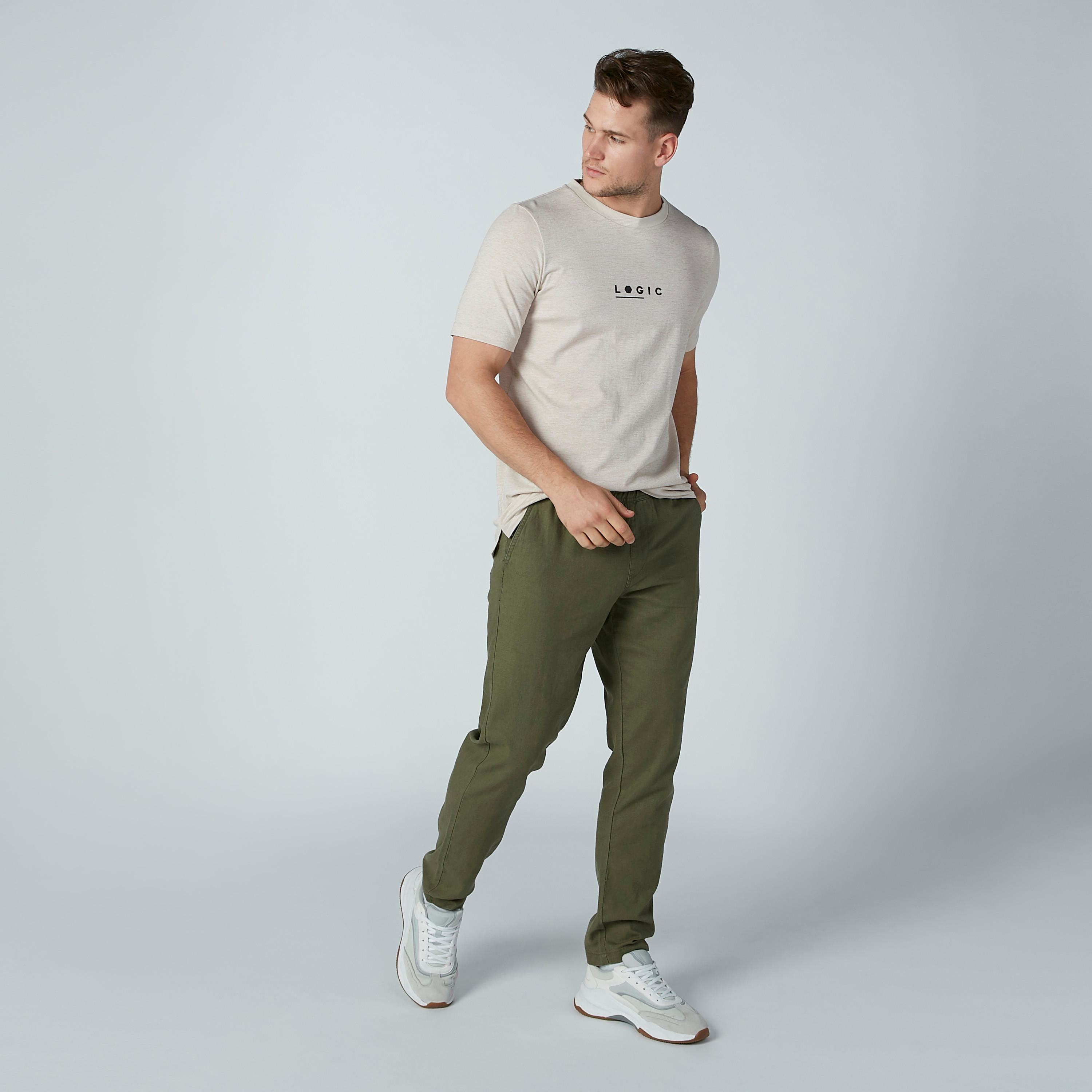 تيشيرت بياقة ضيقة وأكمام قصيرة وطبعات-men-clothing-tshirtsandpolos-tshirts-image-4