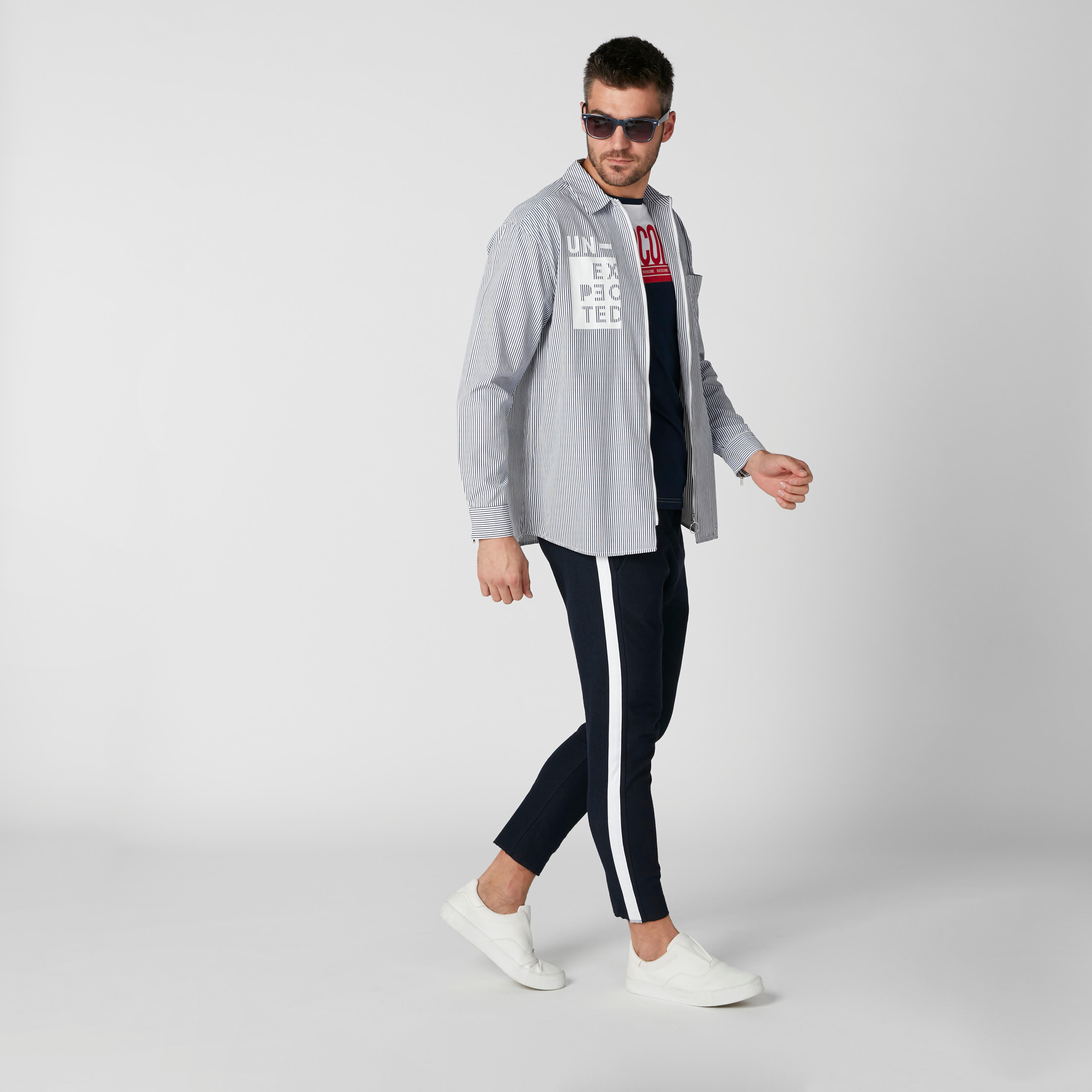قميص مقلّم بأكمام طويلة وجيوب وسحّاب-men-clothing-shirts-image-1