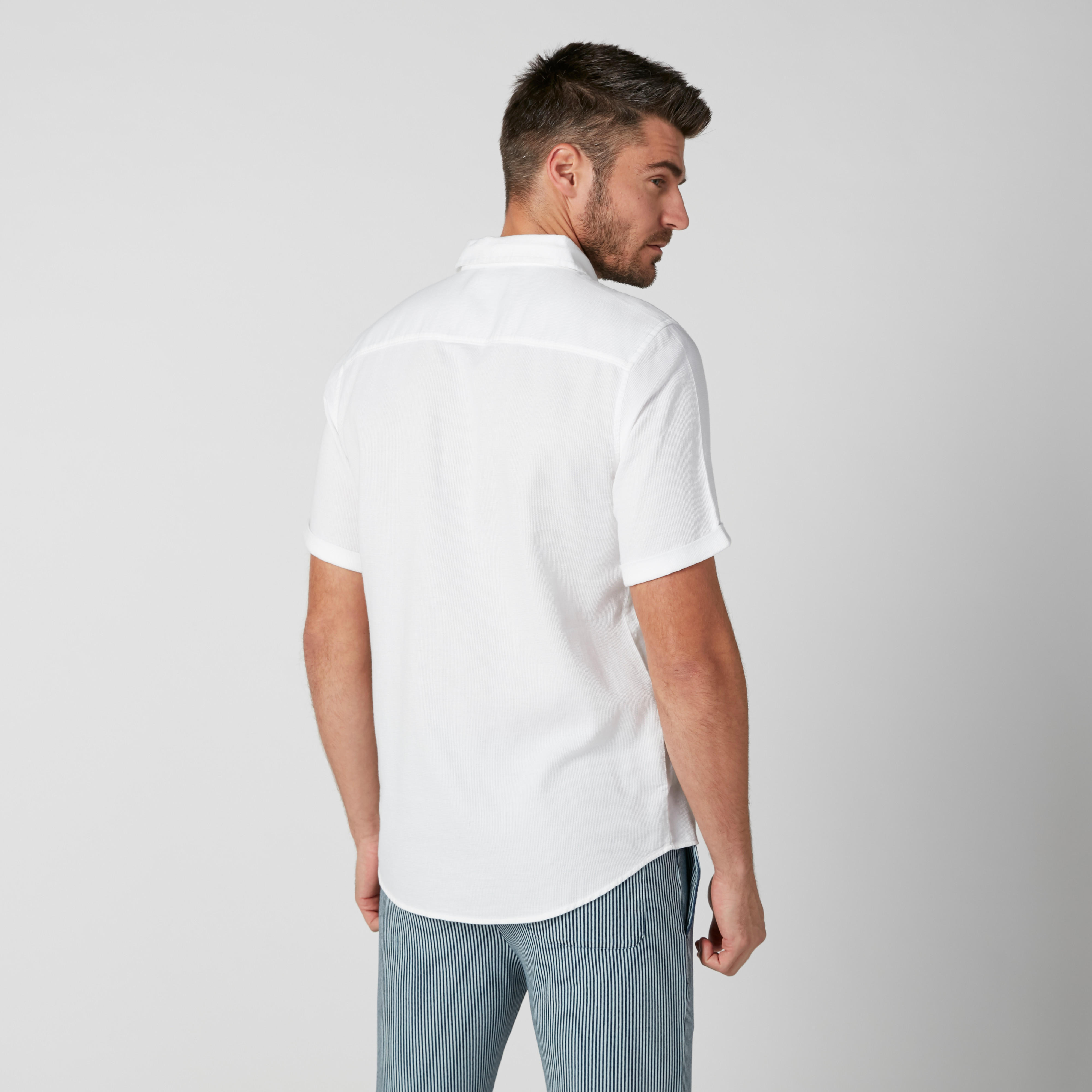 قميص بأكمام قصيرة وأزرار-men-clothing-shirts-image-7