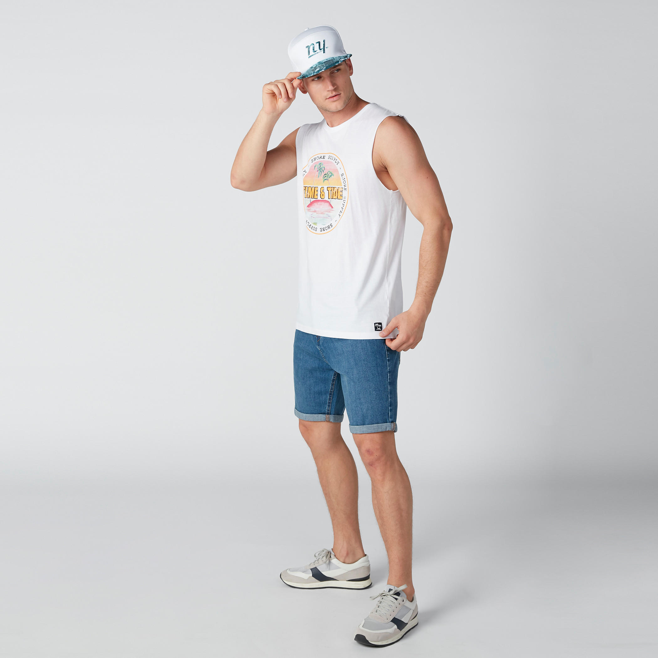 شورت دينم بقصّة عادية وخصر متوسط الارتفاع وجيوب-men-clothing-bottoms-shorts-image-1