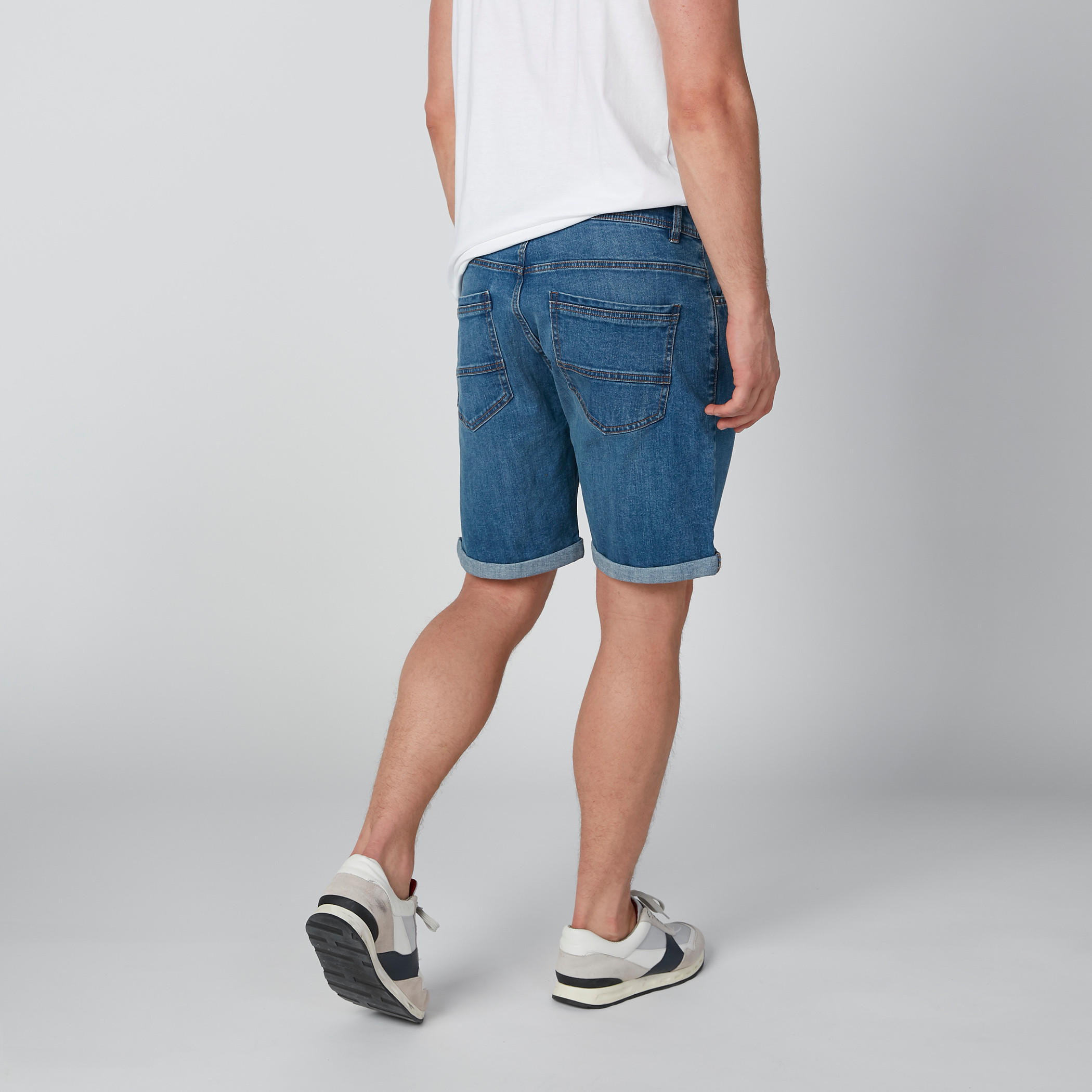 شورت دينم بقصّة عادية وخصر متوسط الارتفاع وجيوب-men-clothing-bottoms-shorts-image-3