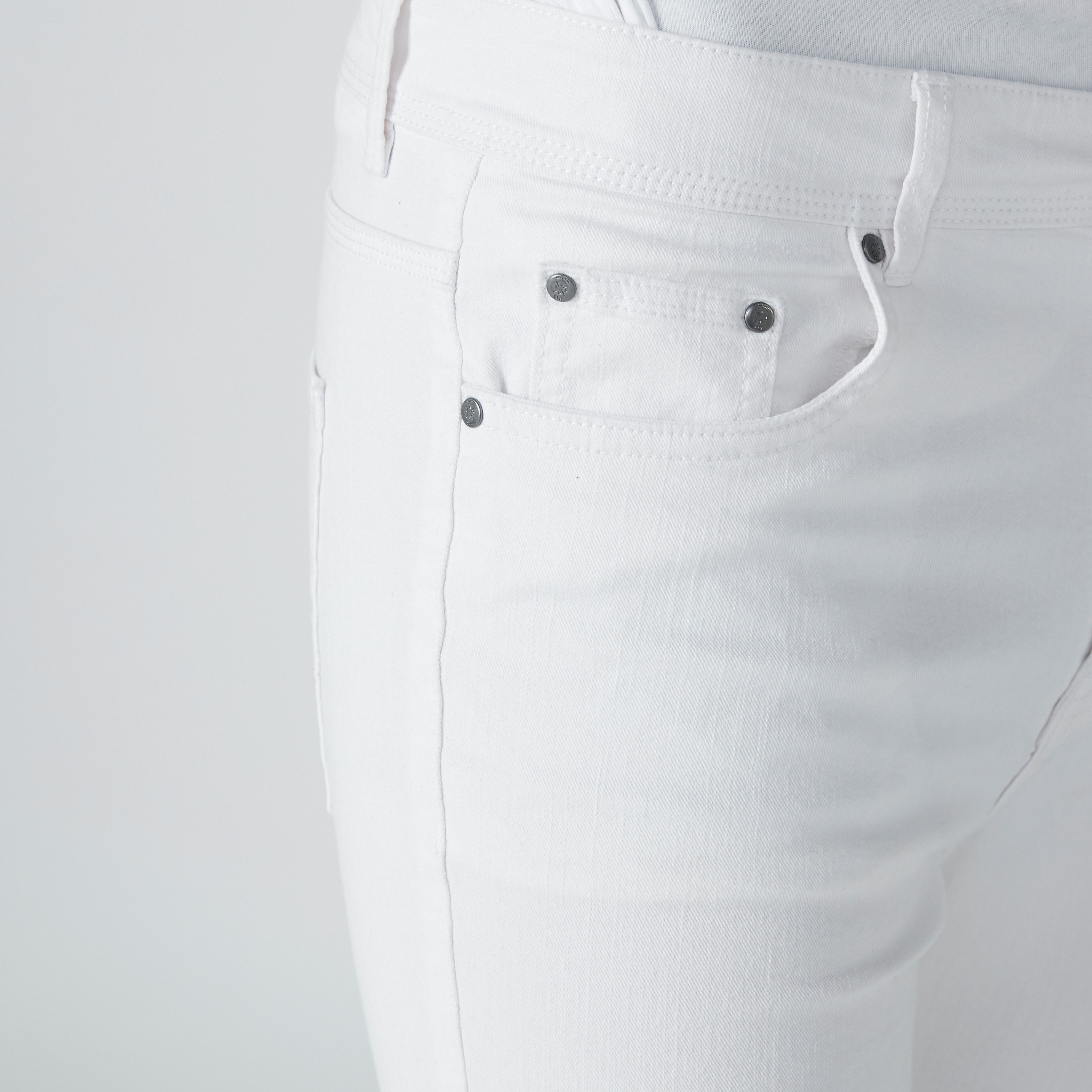 بنطال جينز طويل بخصر متوسط الارتفاع وجيوب وحلقات للحزام-men-clothing-bottoms-jeans-image-5