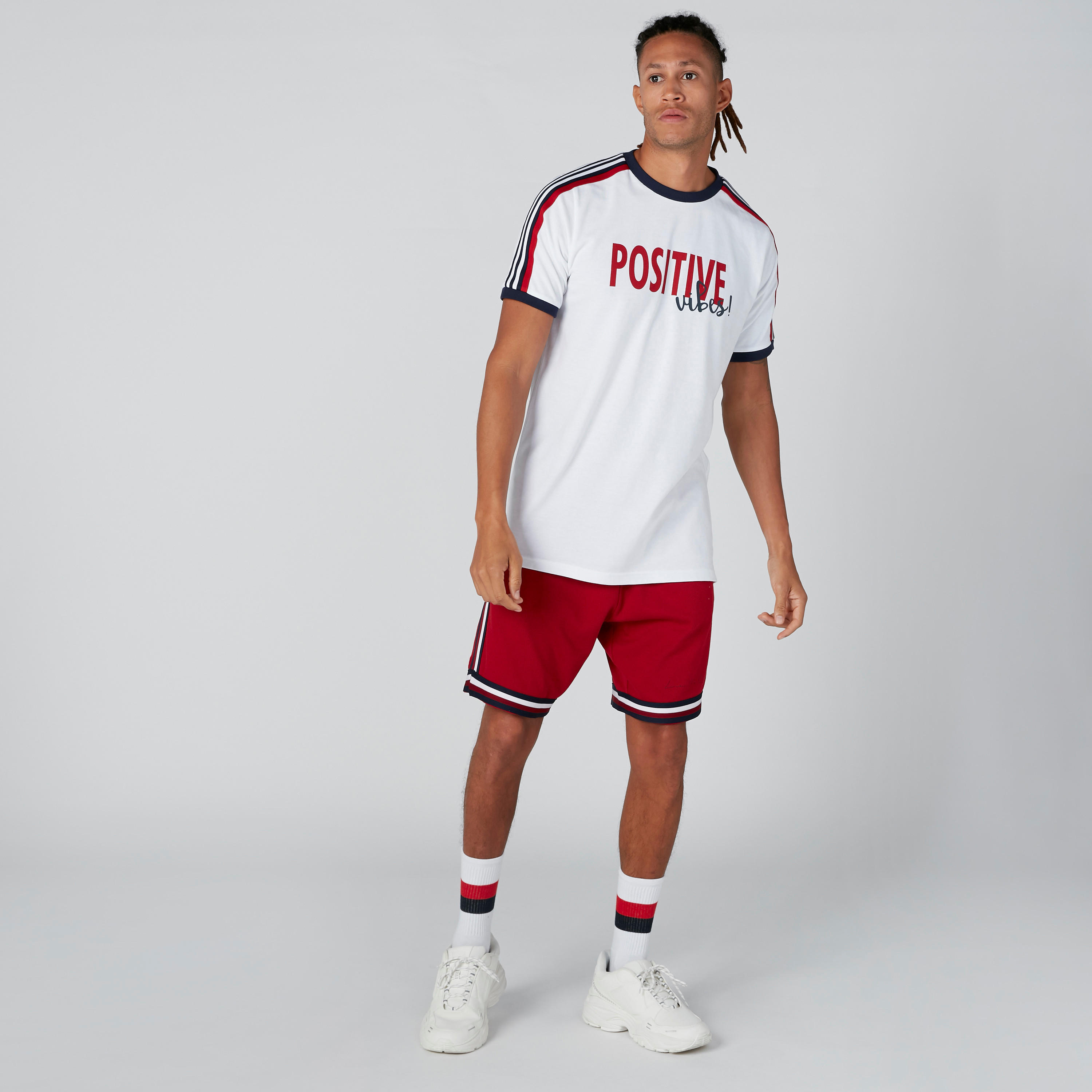 شورت بخصر متوسط الارتفاع ورباط وجيوب وشريطة-men-clothing-bottoms-shorts-image-1