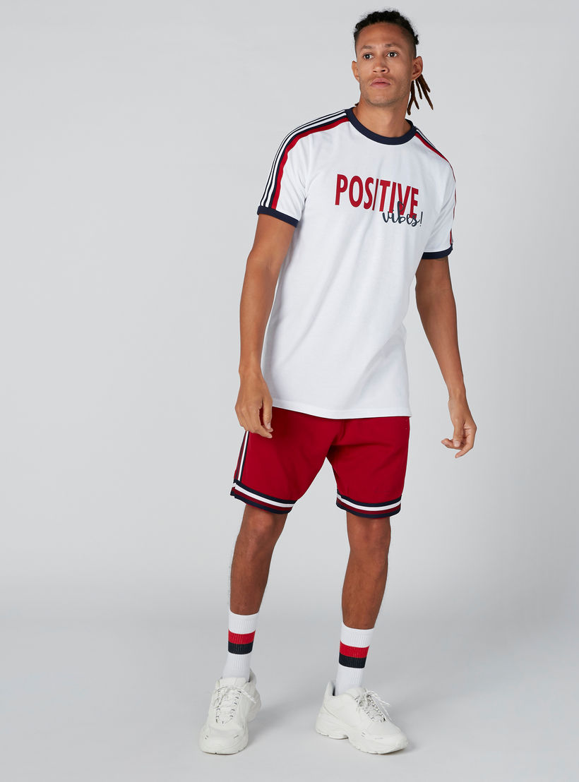 شورت بخصر متوسط الارتفاع ورباط وجيوب وشريطة-men-clothing-bottoms-shorts-image-1