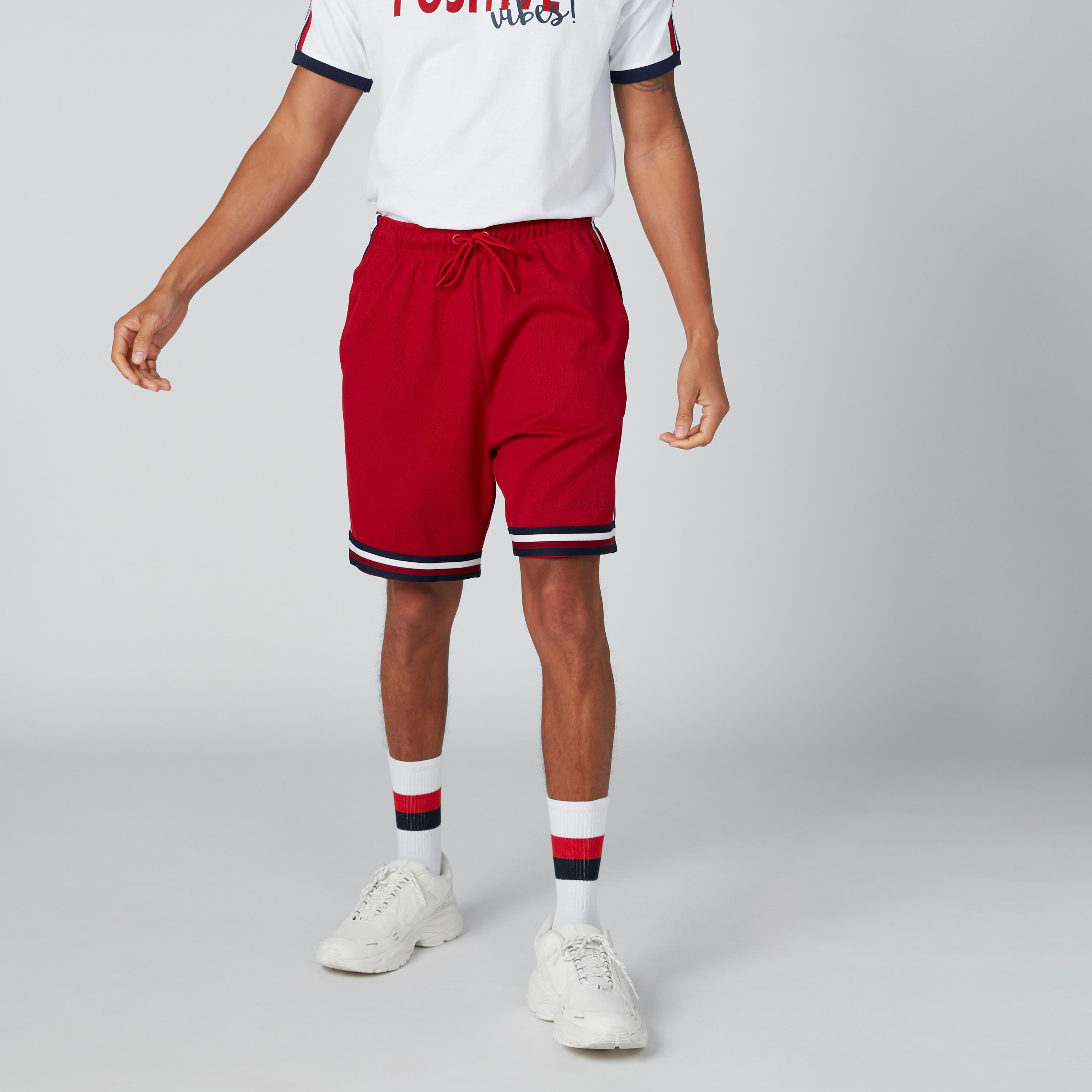 شورت بخصر متوسط الارتفاع ورباط وجيوب وشريطة-men-clothing-bottoms-shorts-image-4