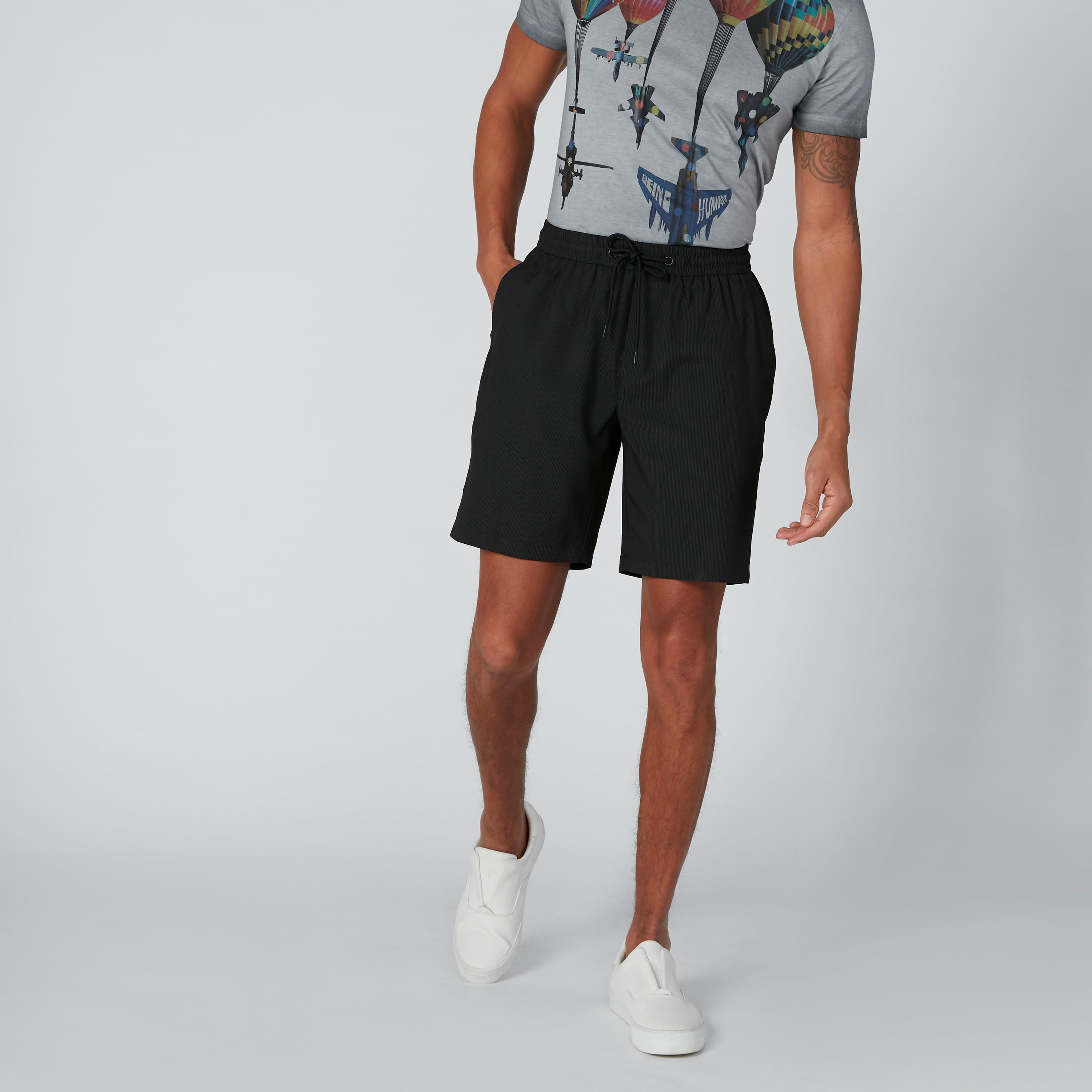 شورت بقصّة عادية ورباط وخصر متوسط الارتفاع وجيوب-men-clothing-bottoms-shorts-image-5