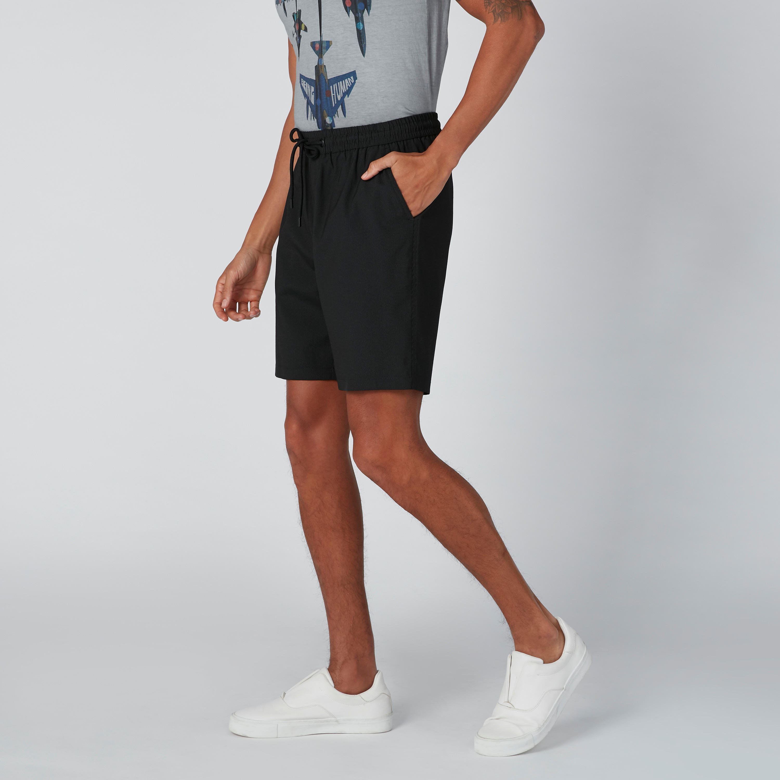 شورت بقصّة عادية ورباط وخصر متوسط الارتفاع وجيوب-men-clothing-bottoms-shorts-image-2