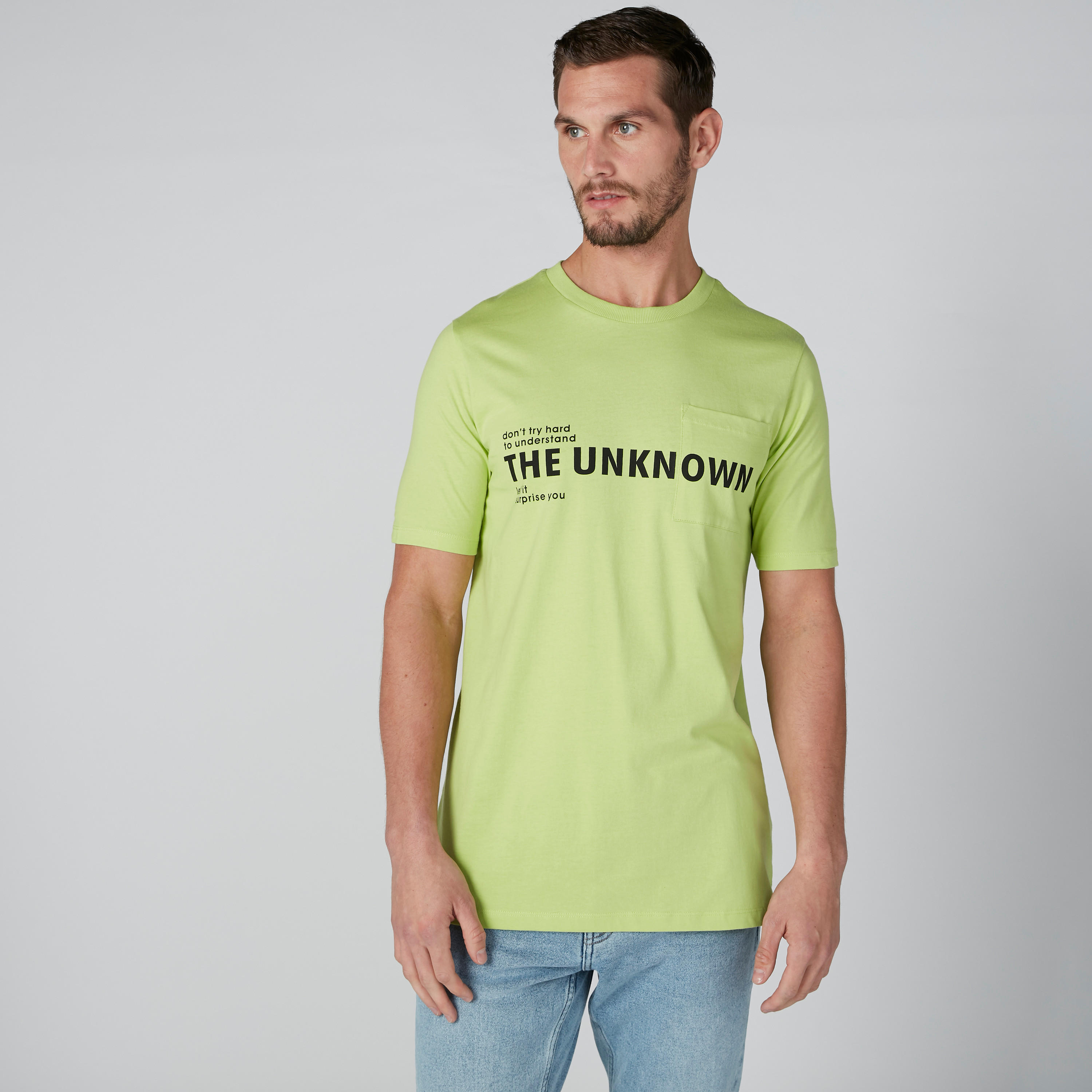 تيشيرت بياقة مستديرة وجيوب وطبعات-men-clothing-tshirtsandpolos-tshirts-image-3