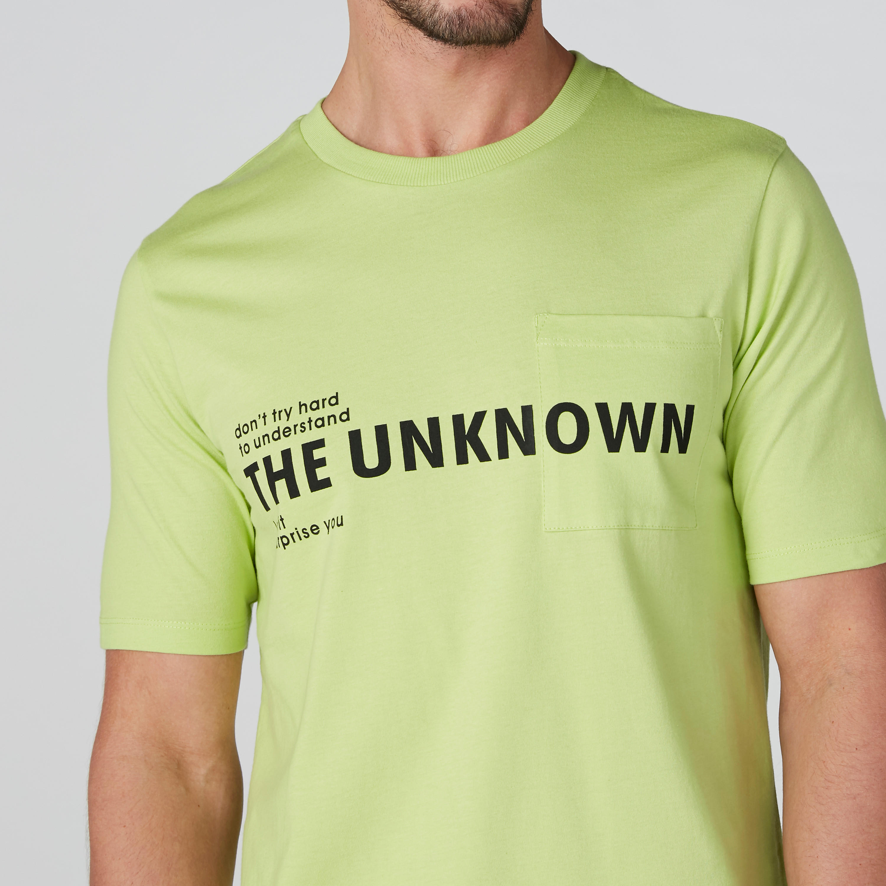 تيشيرت بياقة مستديرة وجيوب وطبعات-men-clothing-tshirtsandpolos-tshirts-image-4