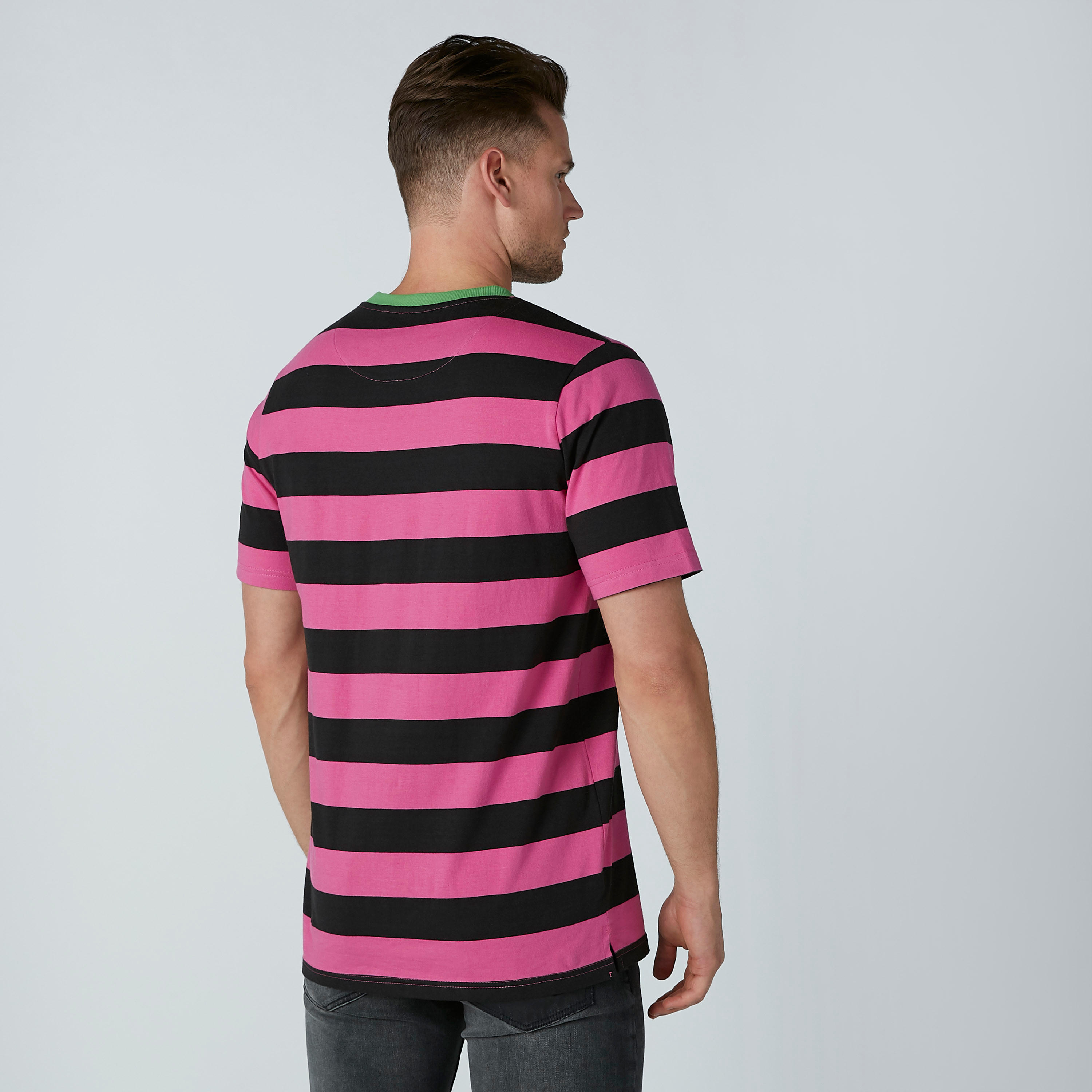 تيشيرت مقلّم بياقة مستديرة وأكمام قصيرة-men-clothing-tshirtsandpolos-tshirts-image-4