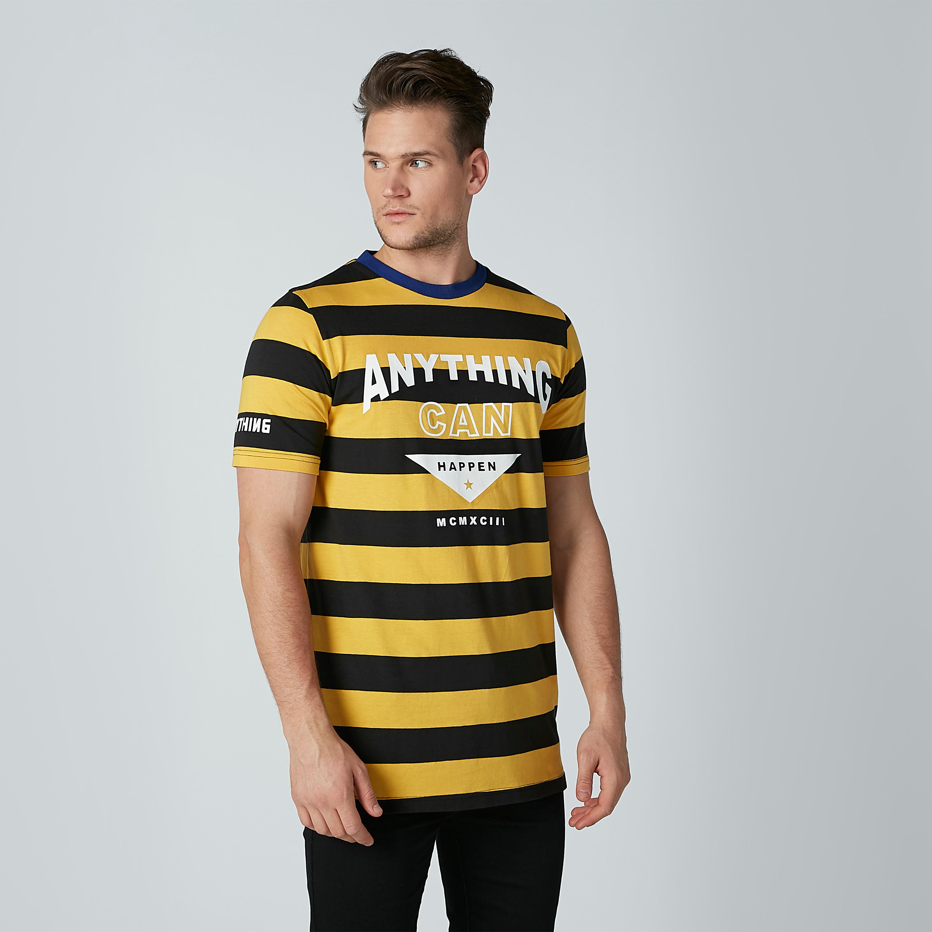 تيشيرت مقلّم بياقة ضيقة وأكمام قصيرة-men-clothing-tshirtsandpolos-tshirts-image-1