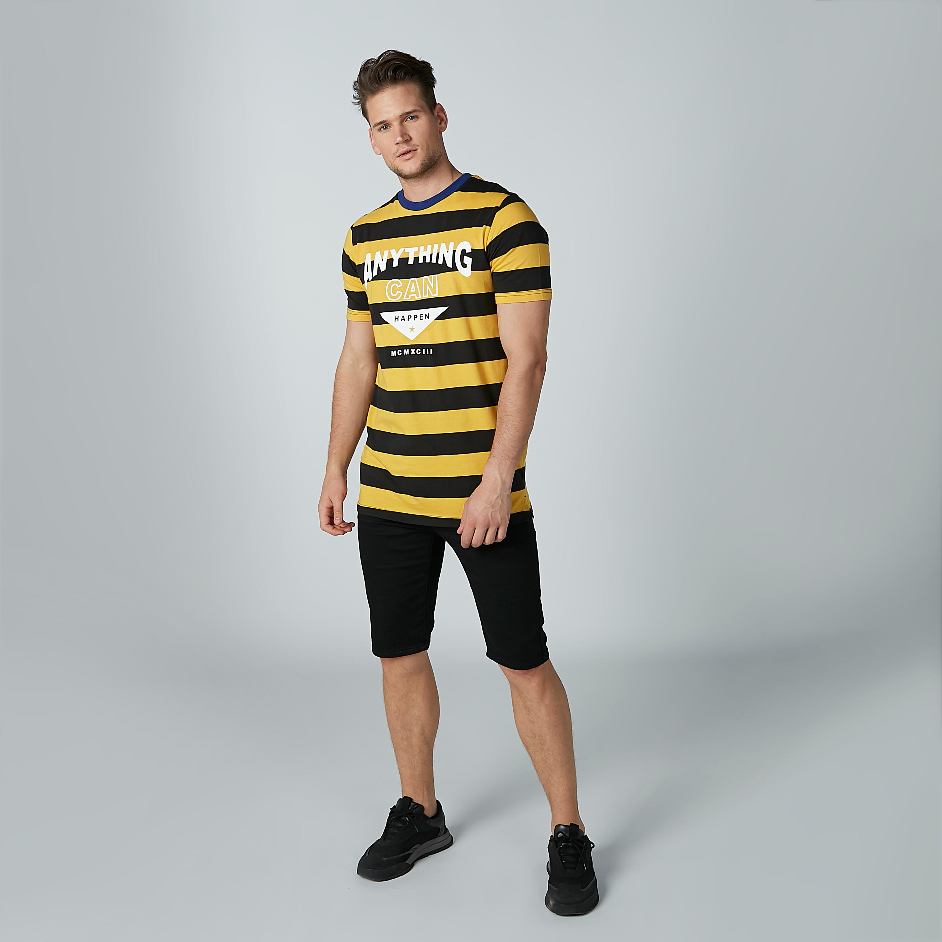 تيشيرت مقلّم بياقة ضيقة وأكمام قصيرة-men-clothing-tshirtsandpolos-tshirts-image-2