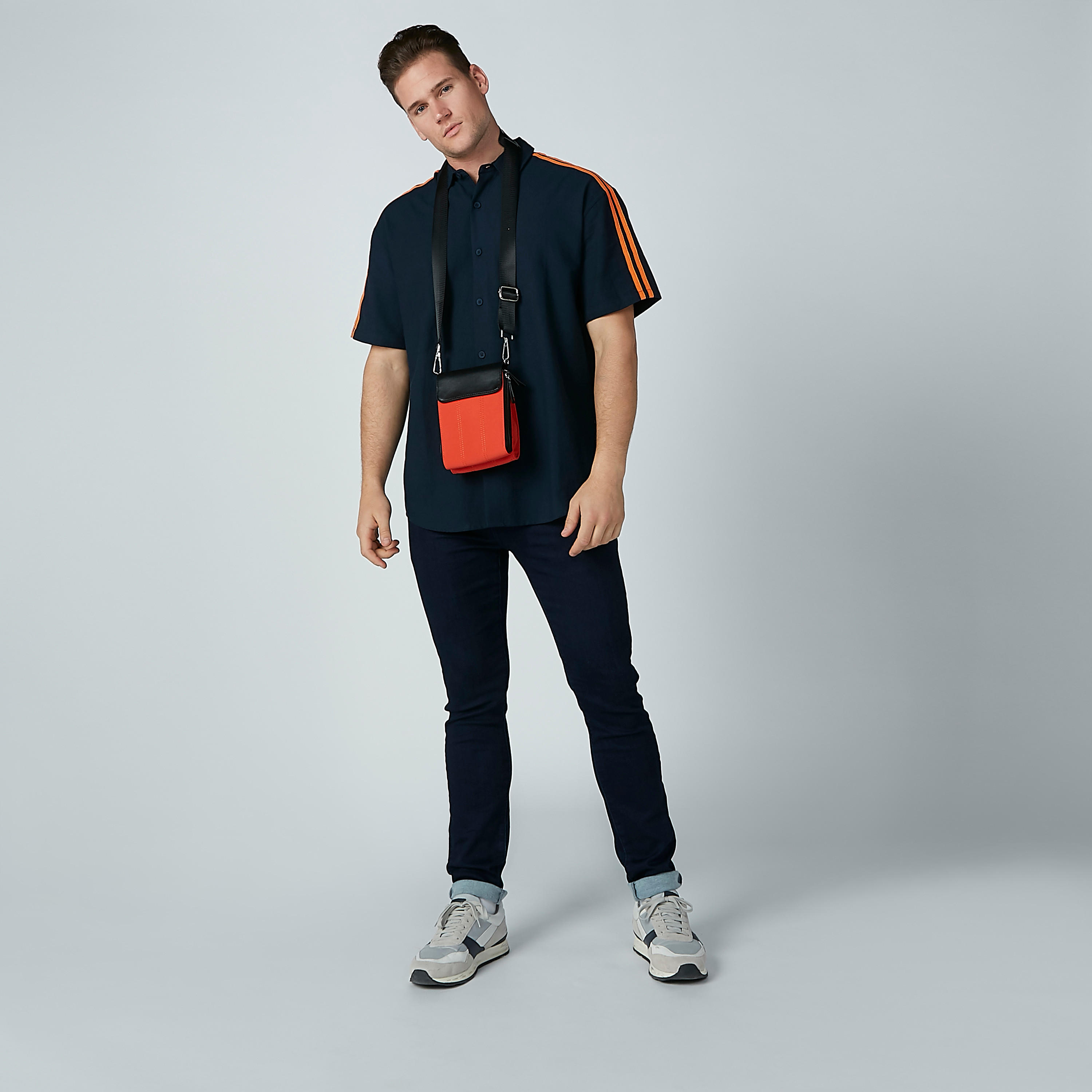 قميص سادة بتزيينات مقلّمة-men-clothing-shirts-image-1
