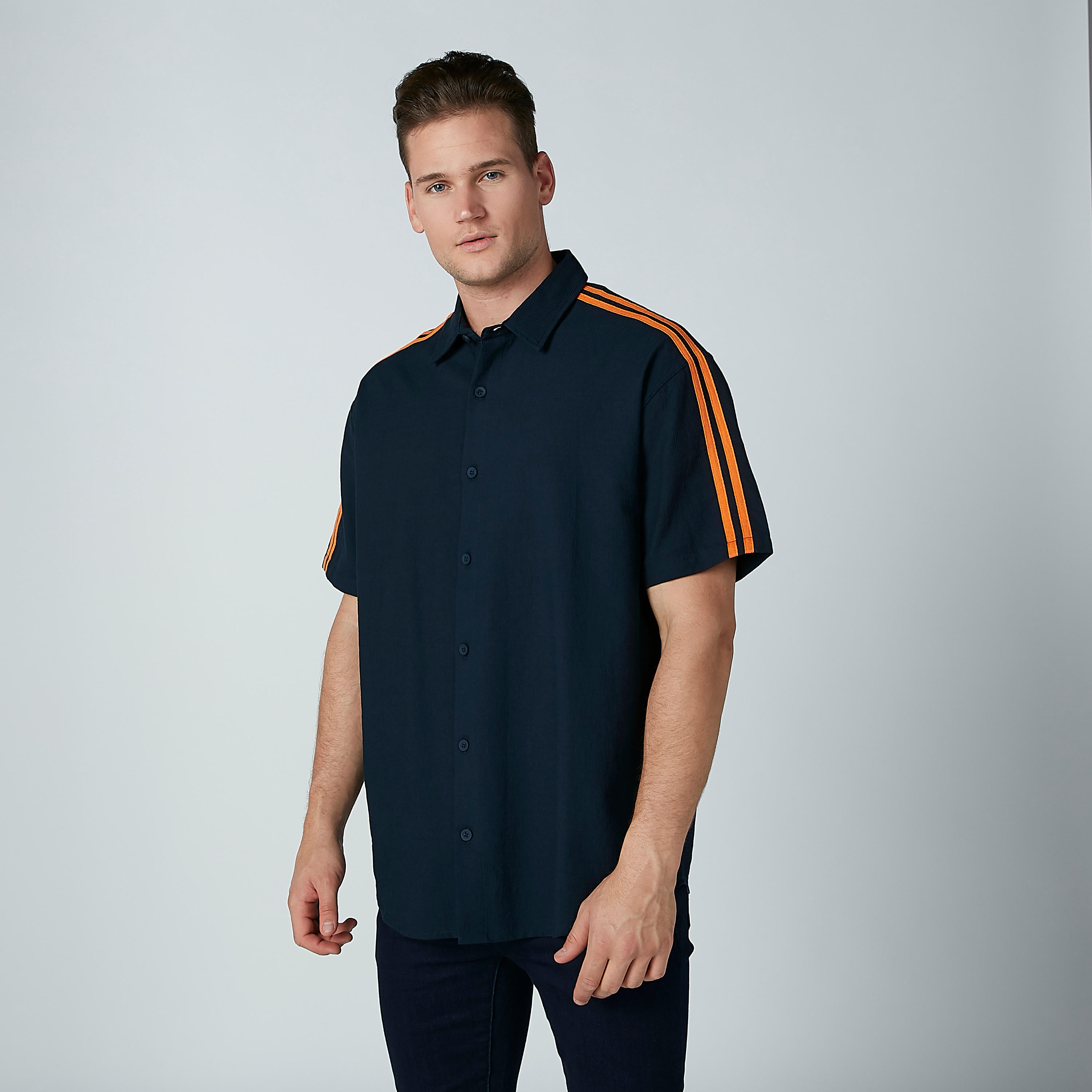 قميص سادة بتزيينات مقلّمة-men-clothing-shirts-image-2