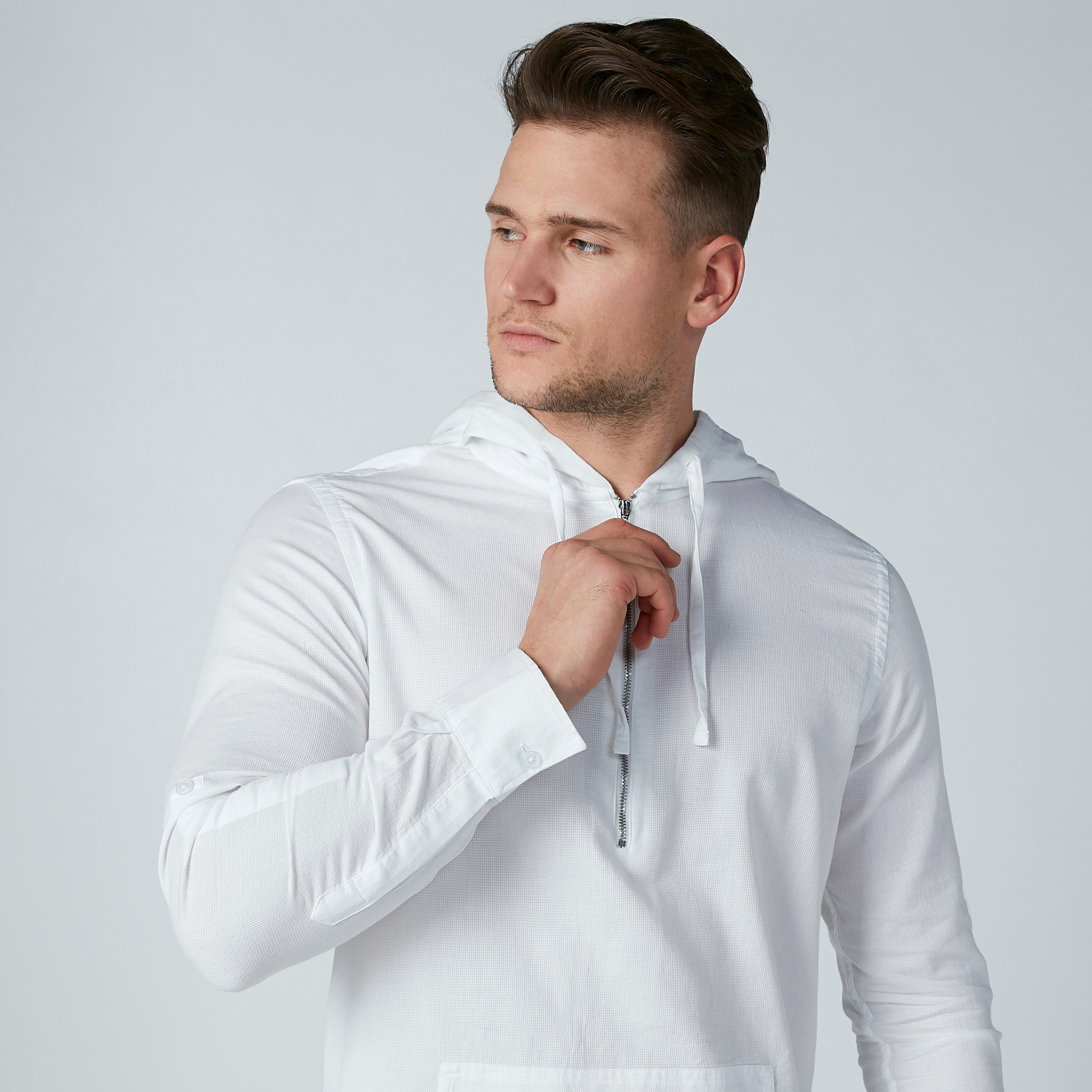 قميص سادة بقبّعة وأكمام طويلة وجيوب وسحّاب-men-clothing-shirts-image-2