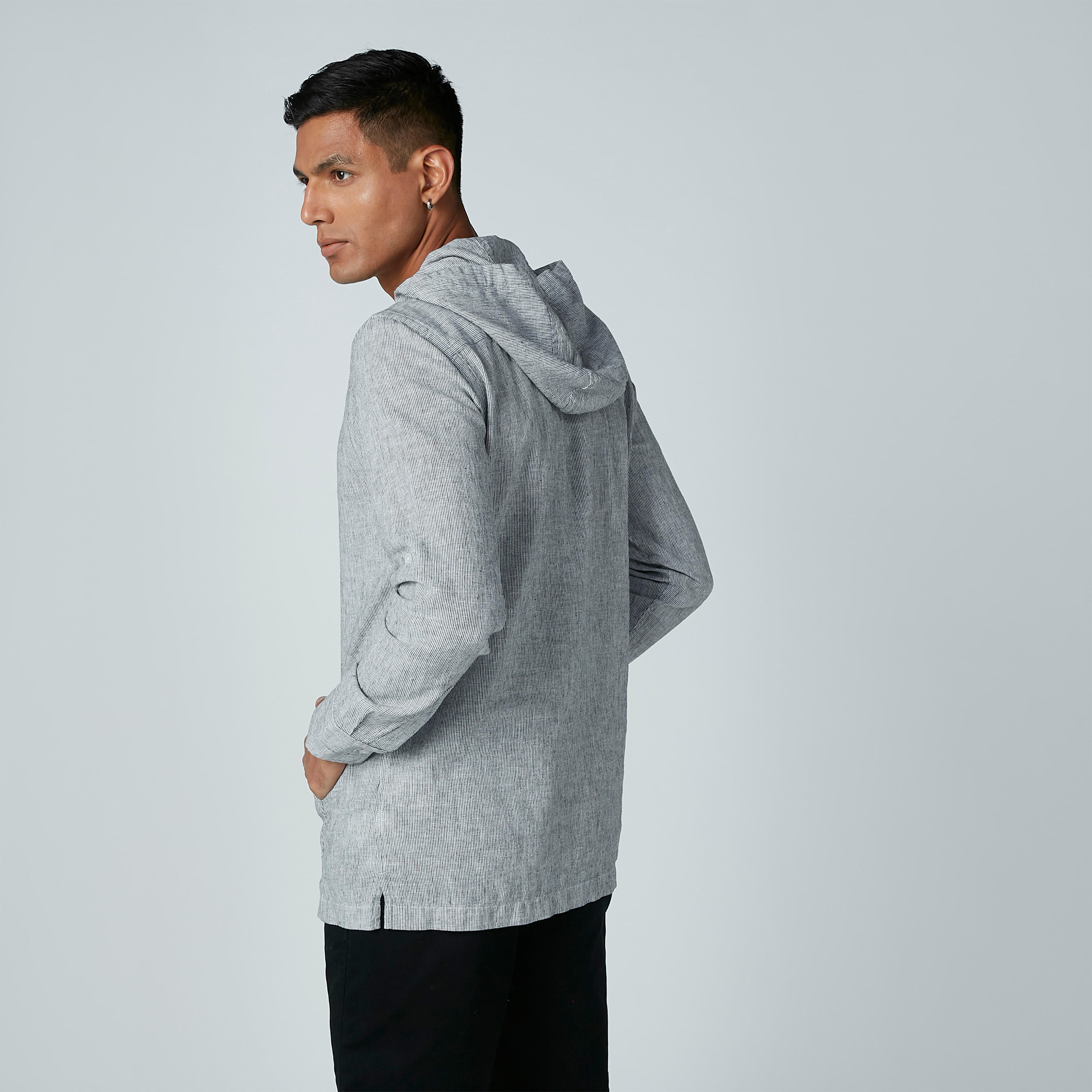قميص بقبّعة وأكمام طويلة وسحّاب-men-clothing-shirts-image-3