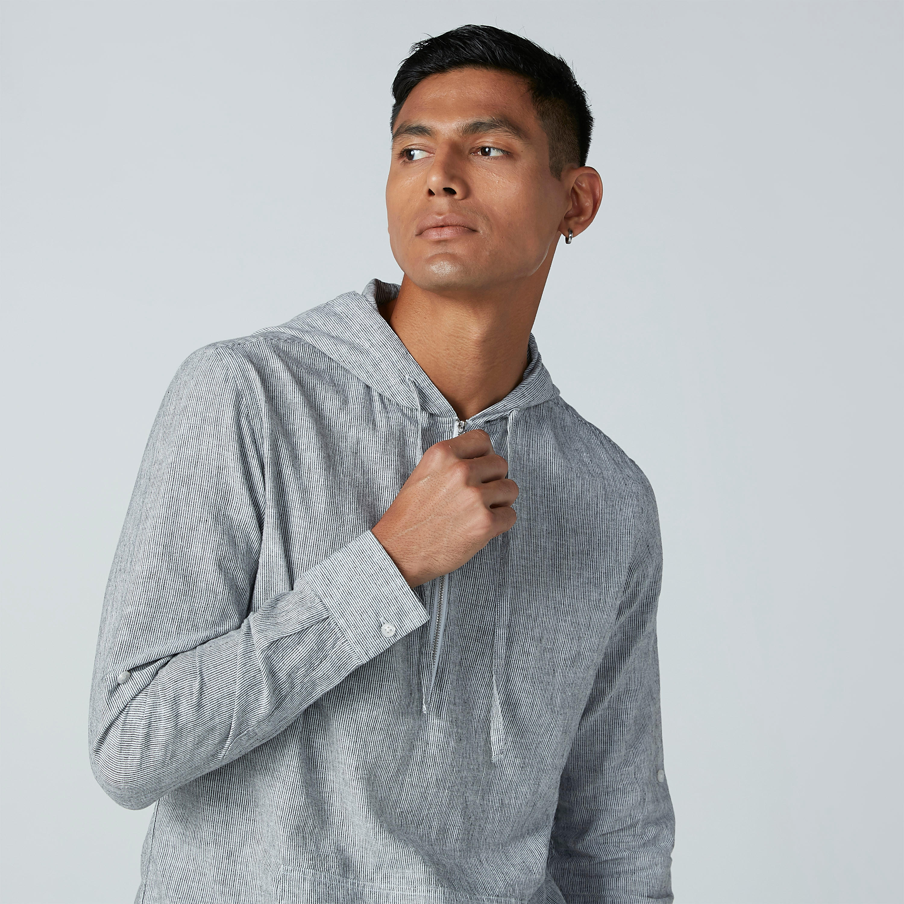 قميص بقبّعة وأكمام طويلة وسحّاب-men-clothing-shirts-image-4