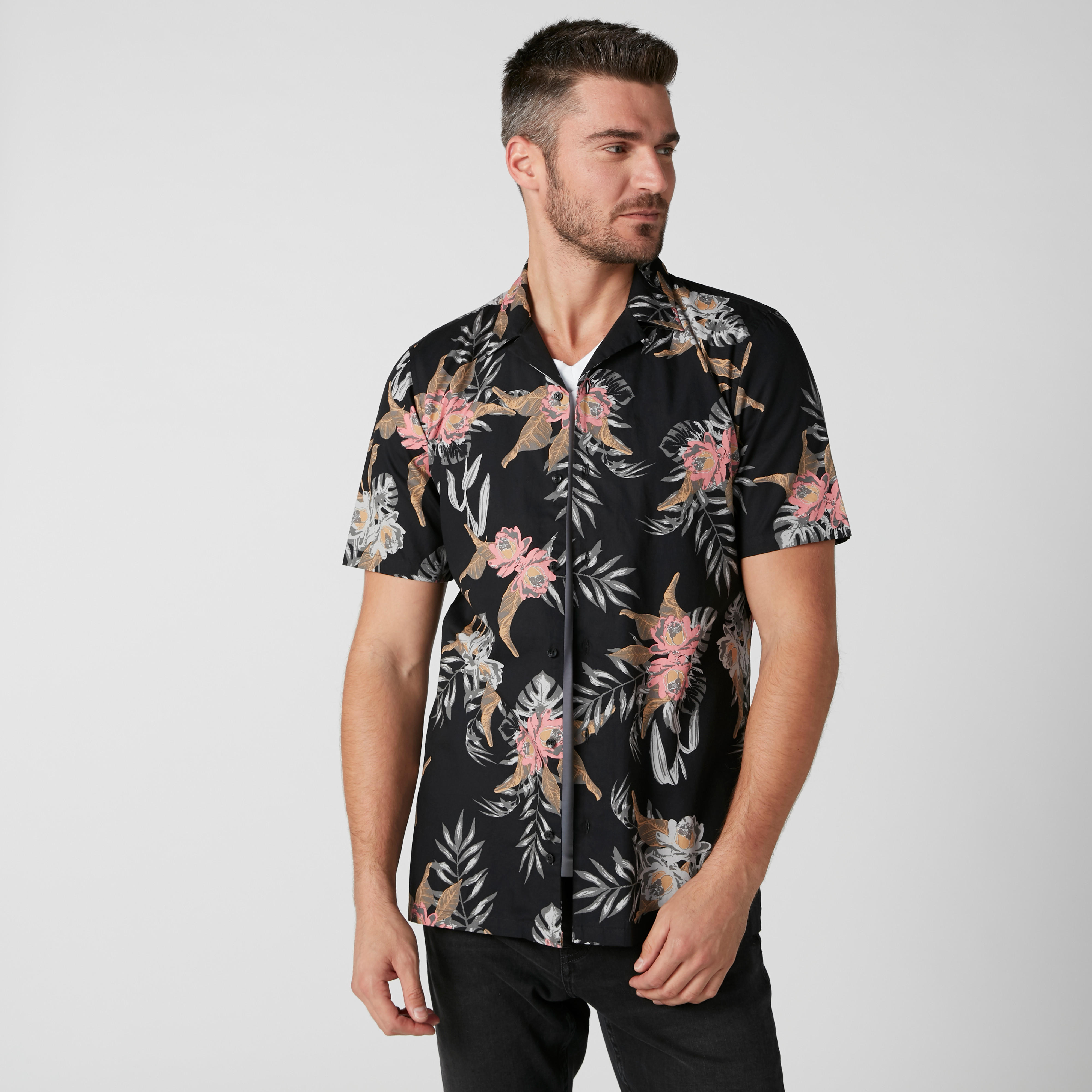 قميص بأكمام قصيرة وطبعات زهرية-men-clothing-shirts-image-1