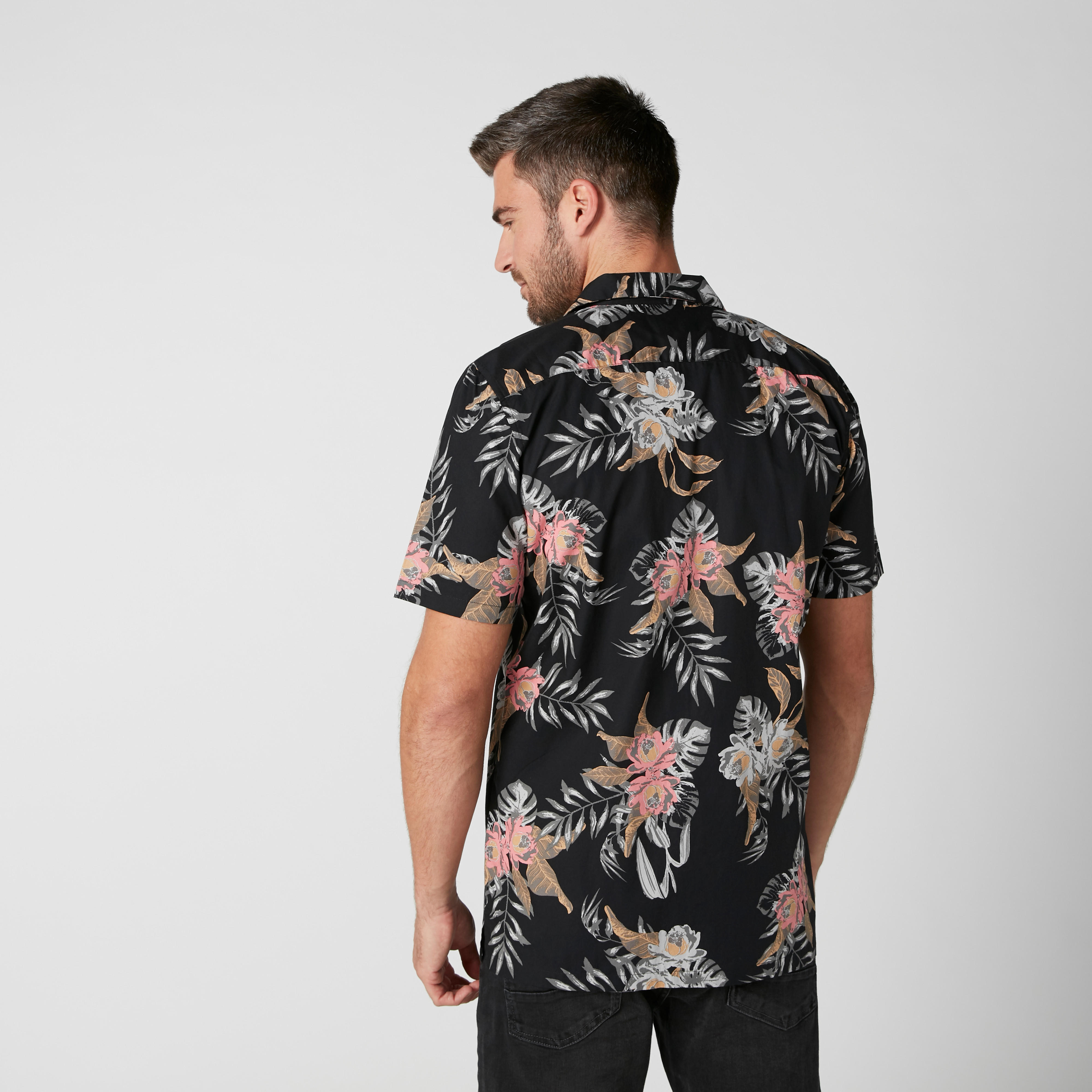 قميص بأكمام قصيرة وطبعات زهرية-men-clothing-shirts-image-2