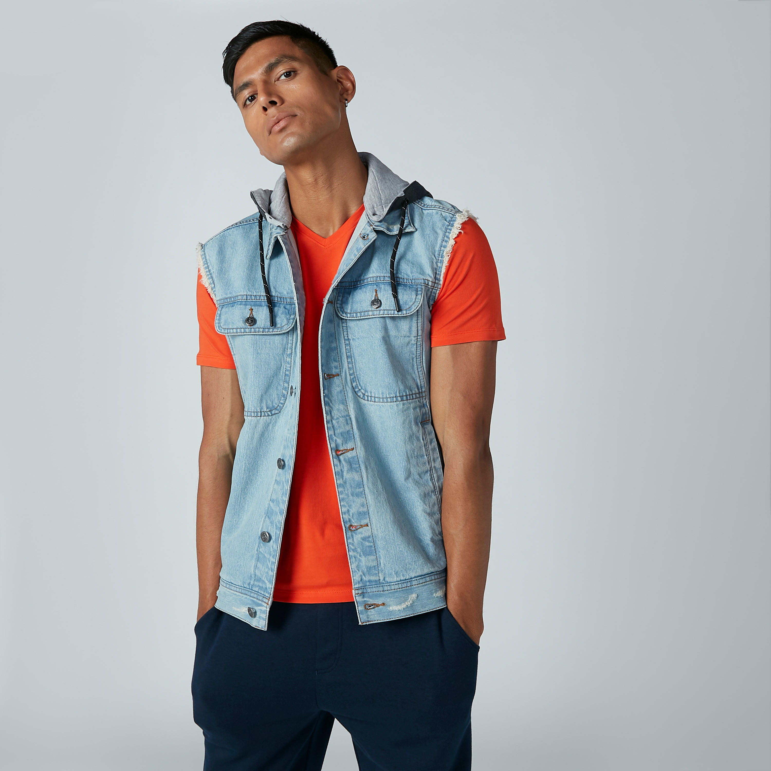 جاكيت دينم دون أكمام بقبّعة وأزرار-men-clothing-jacketsandblazers-jackets-image-2
